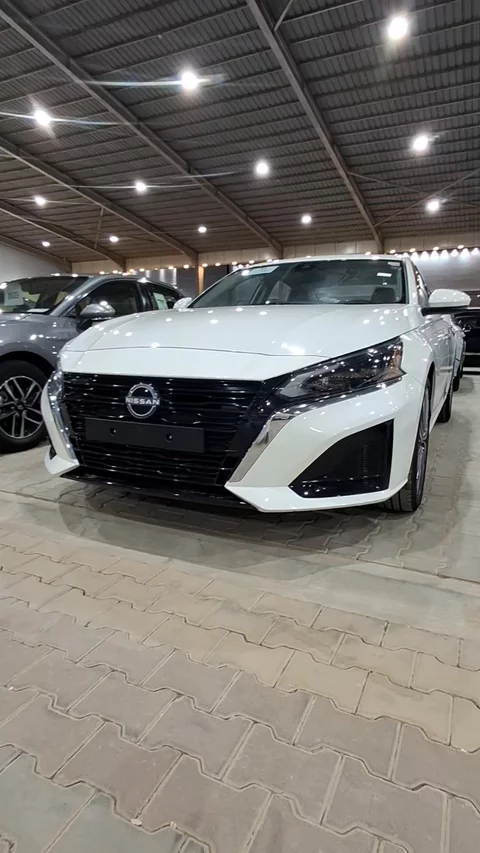 نيسان التيما SV 2025