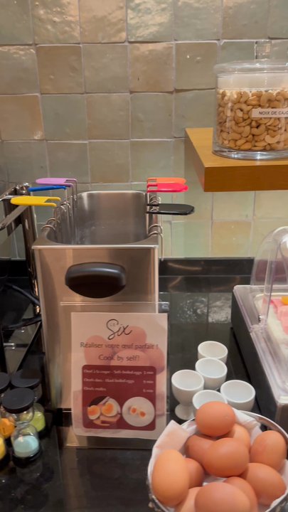 Hotel le Six - Breakfast spread 2/2 - Hotels Near Me - Paris, 75