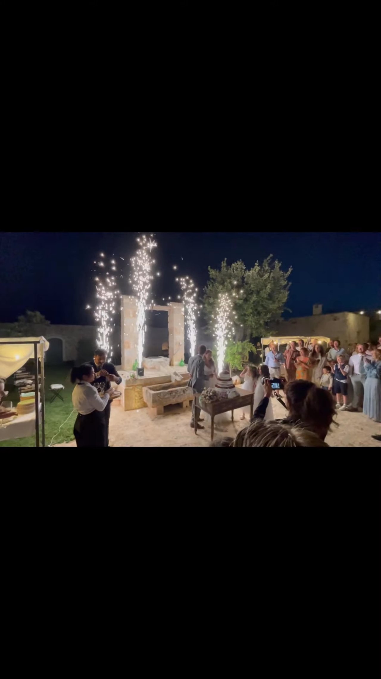 DJ Gius - Cake cutting with 4 x spark machines - video