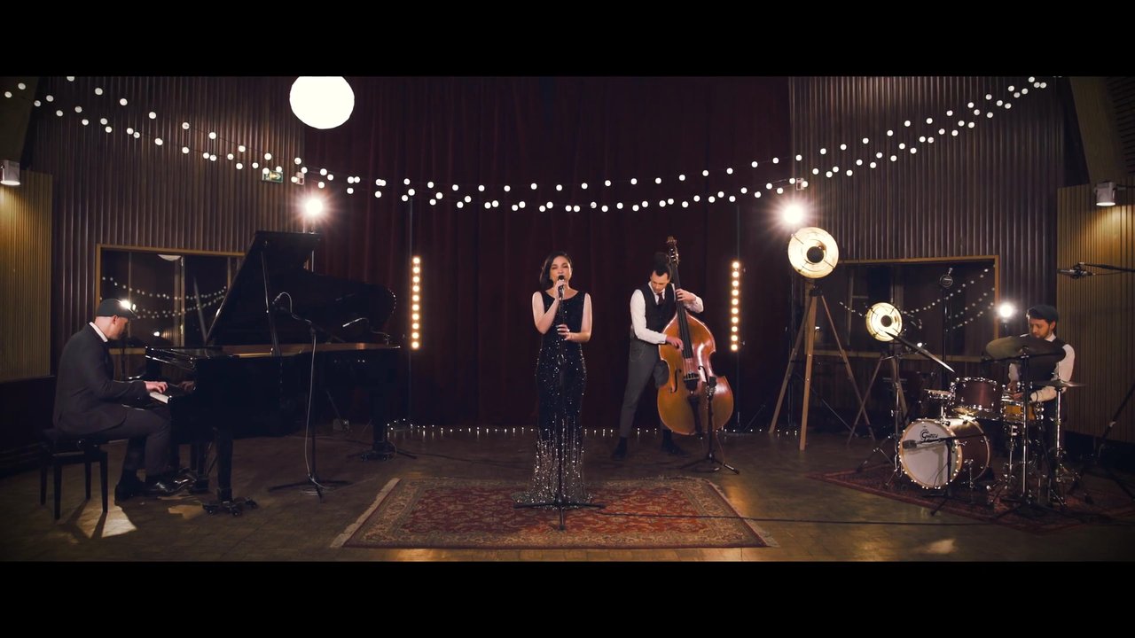 Silver Moon Jazz Band - Gentle Rain - video
