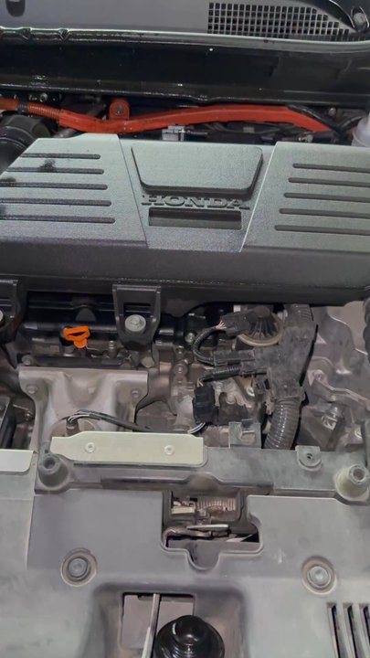 Oil Changers - Employee left oil cap off, I drove from Oakland to Riverside to see smoke coming out from under the hood. Oil was everywhere! - Oil Change Stations Near Me - Livermore, California