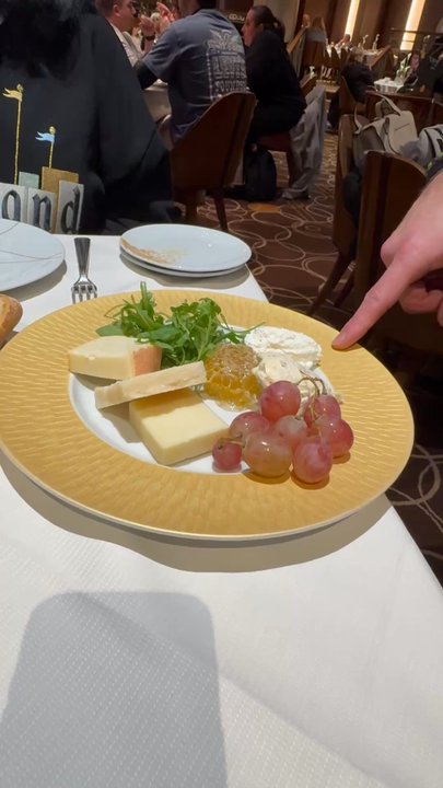 Manhattan Restaurant - Cheese and honey - American Near Me - Chessy, 77