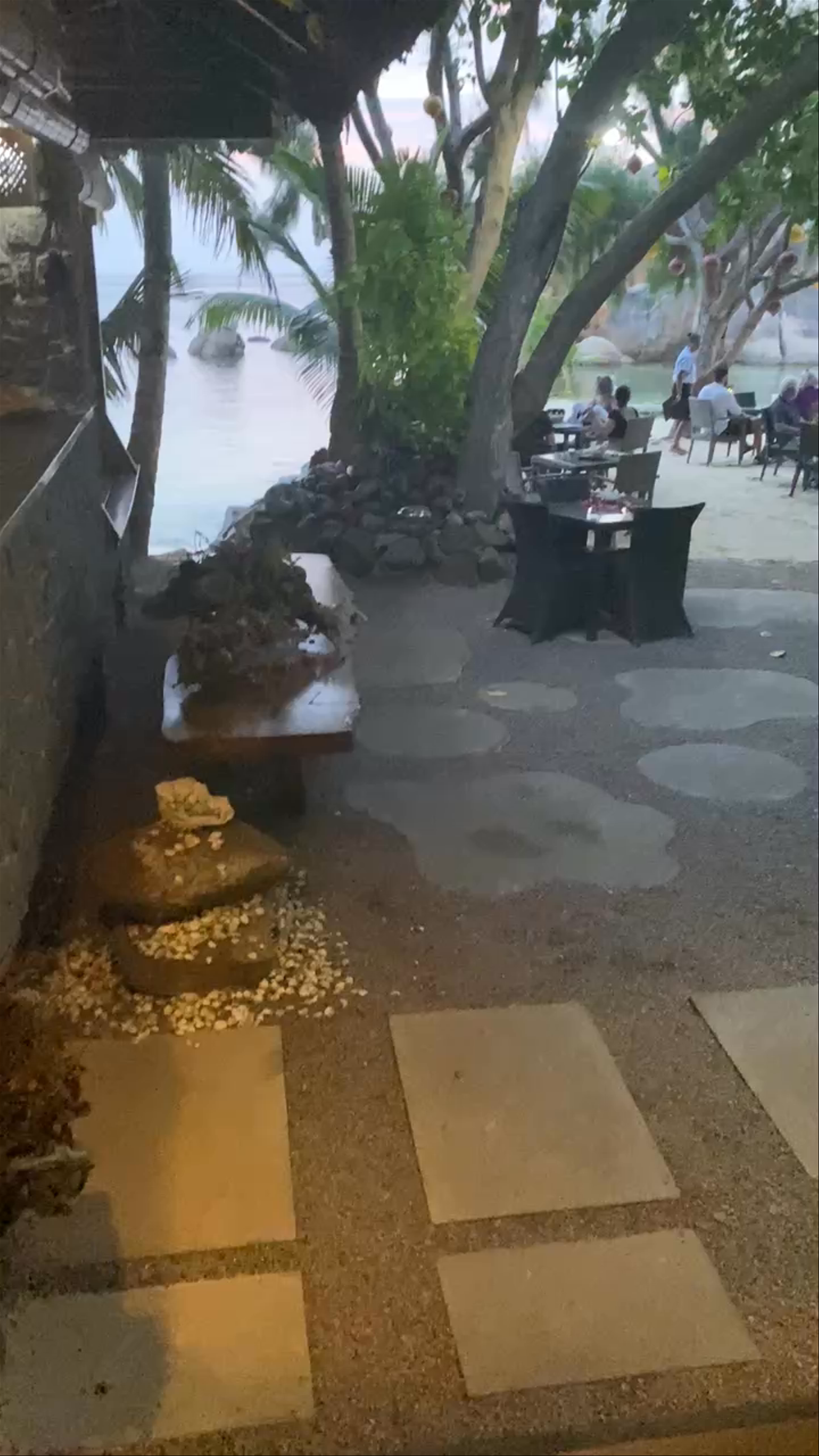 Les Rochers Restaurant