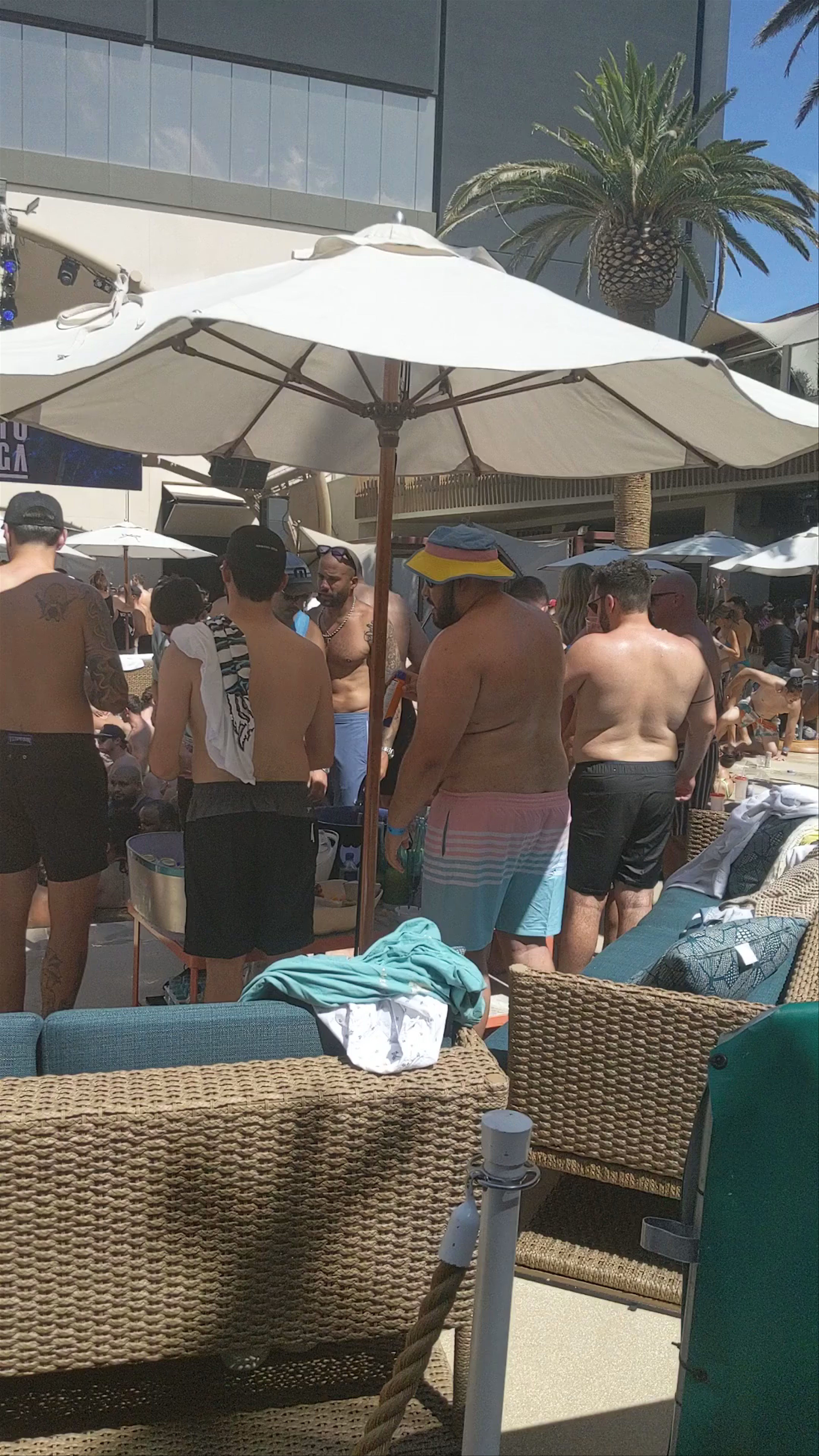 AYU Dayclub