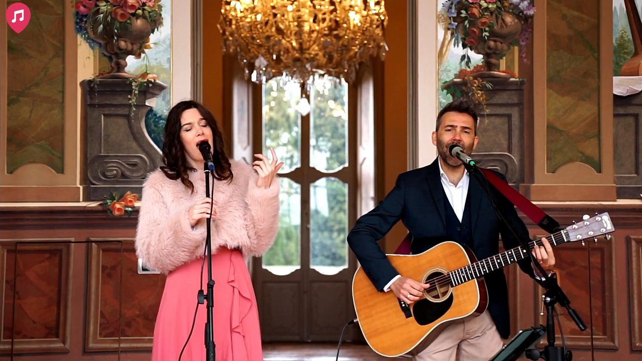Dandeluxe Duo - Can't Help Falling in Love - video 2