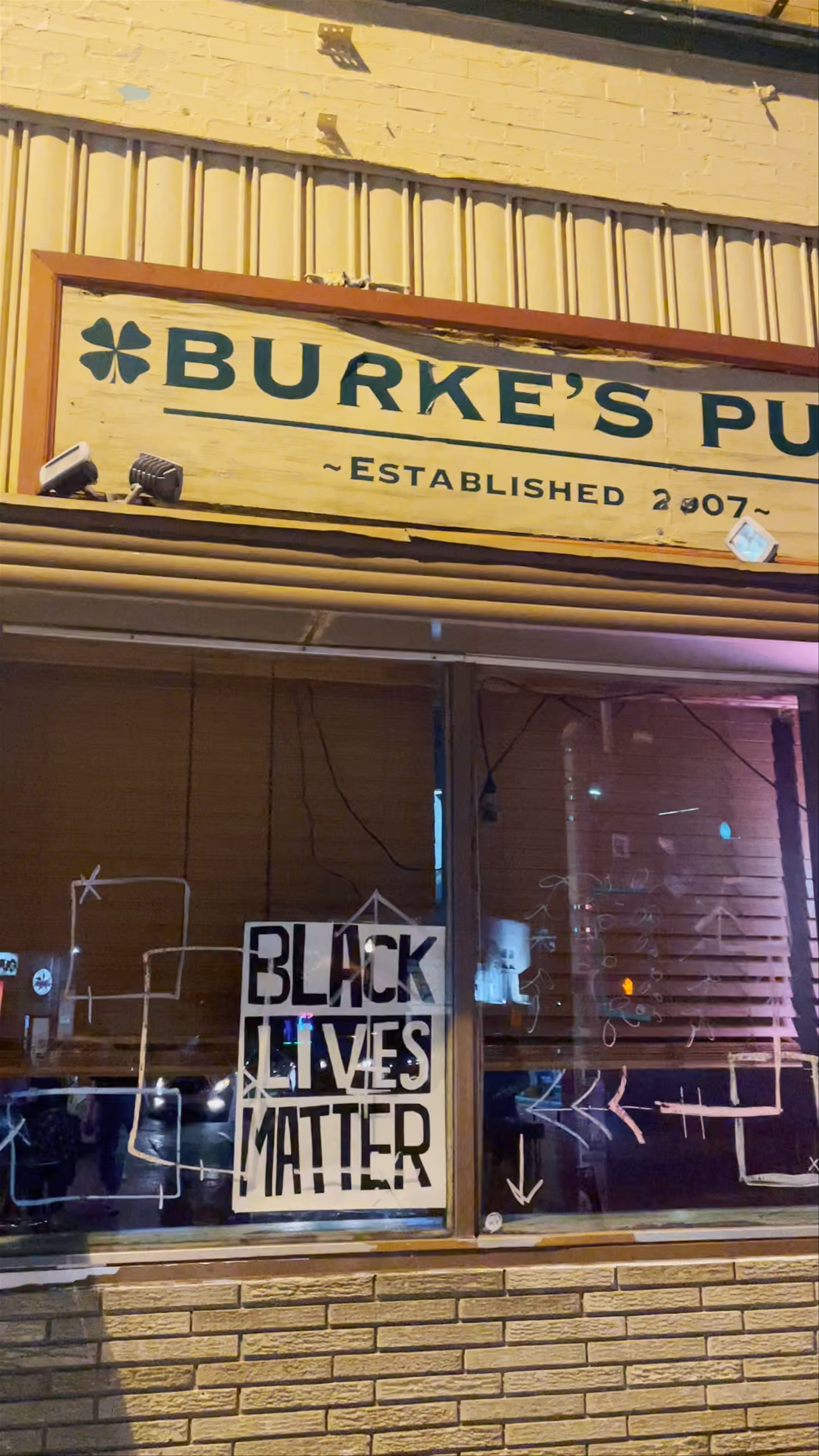 Burke's Pub Evening Vibes — Authentic Omaha Nightlife