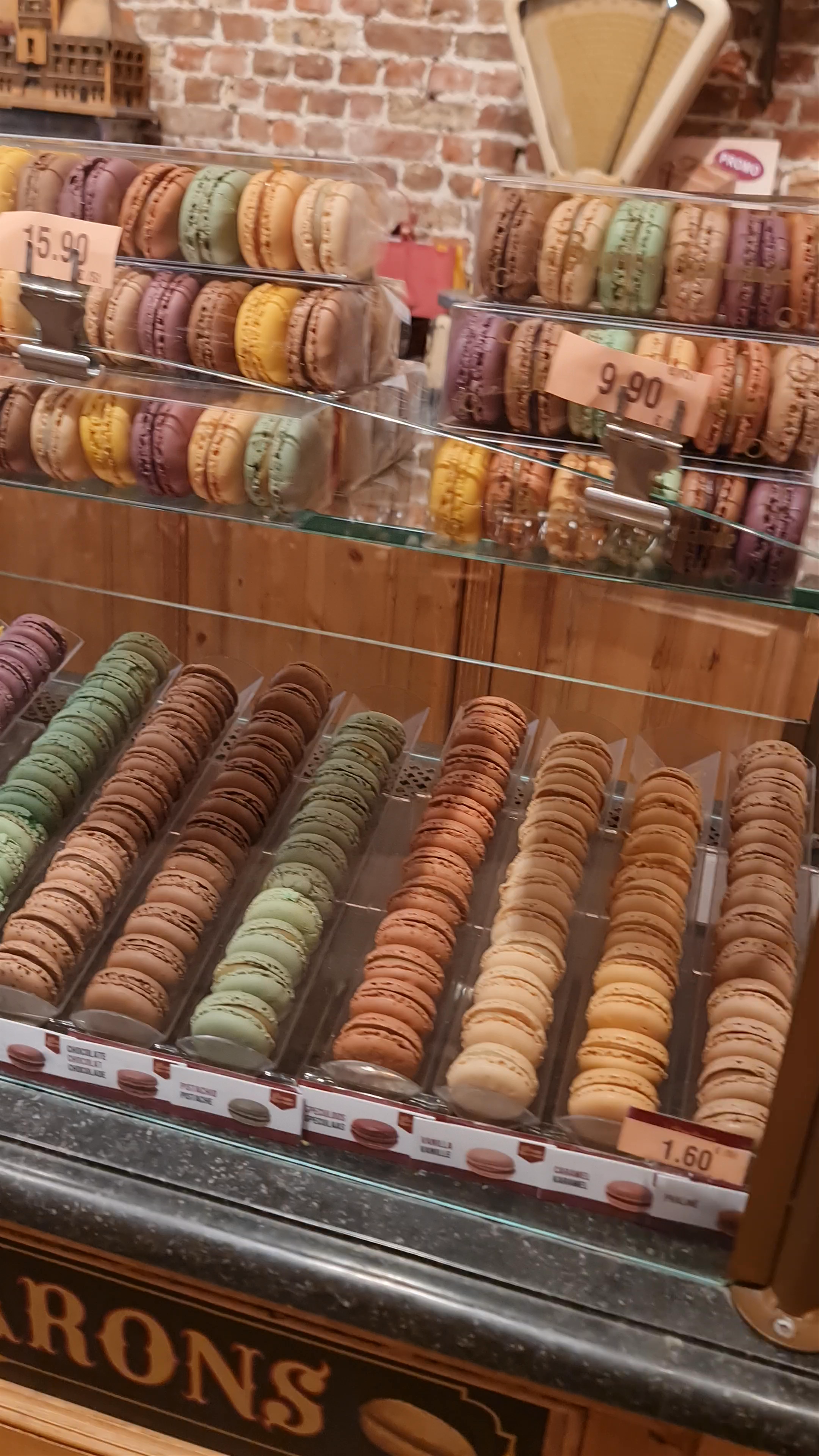 La Belgique Gourmande: Belgian Macaron and Chocolate Delights in Bruges