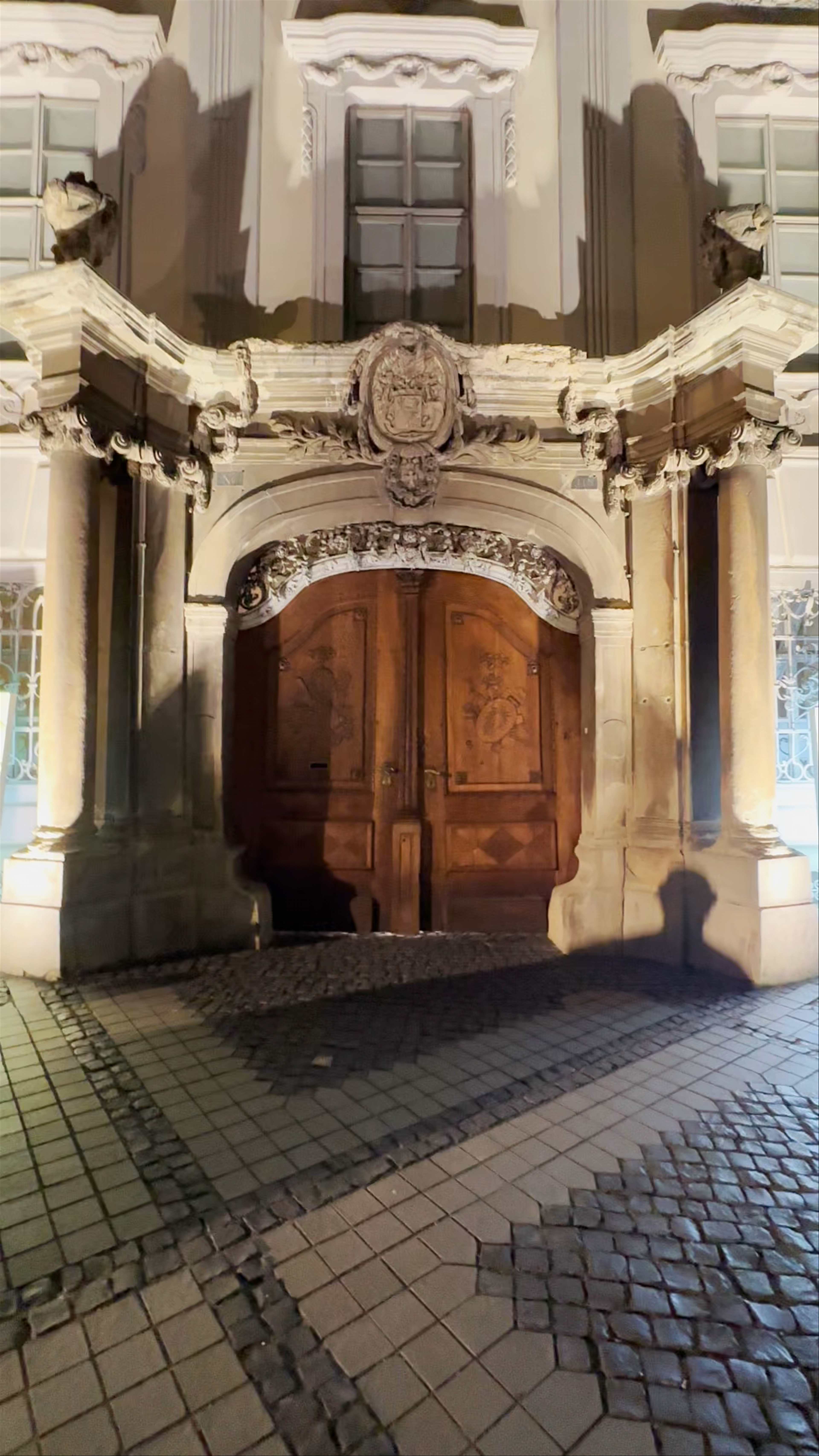 Muzeul Național Brukenthal: Sibiu's Timeless Baroque Treasure at Night