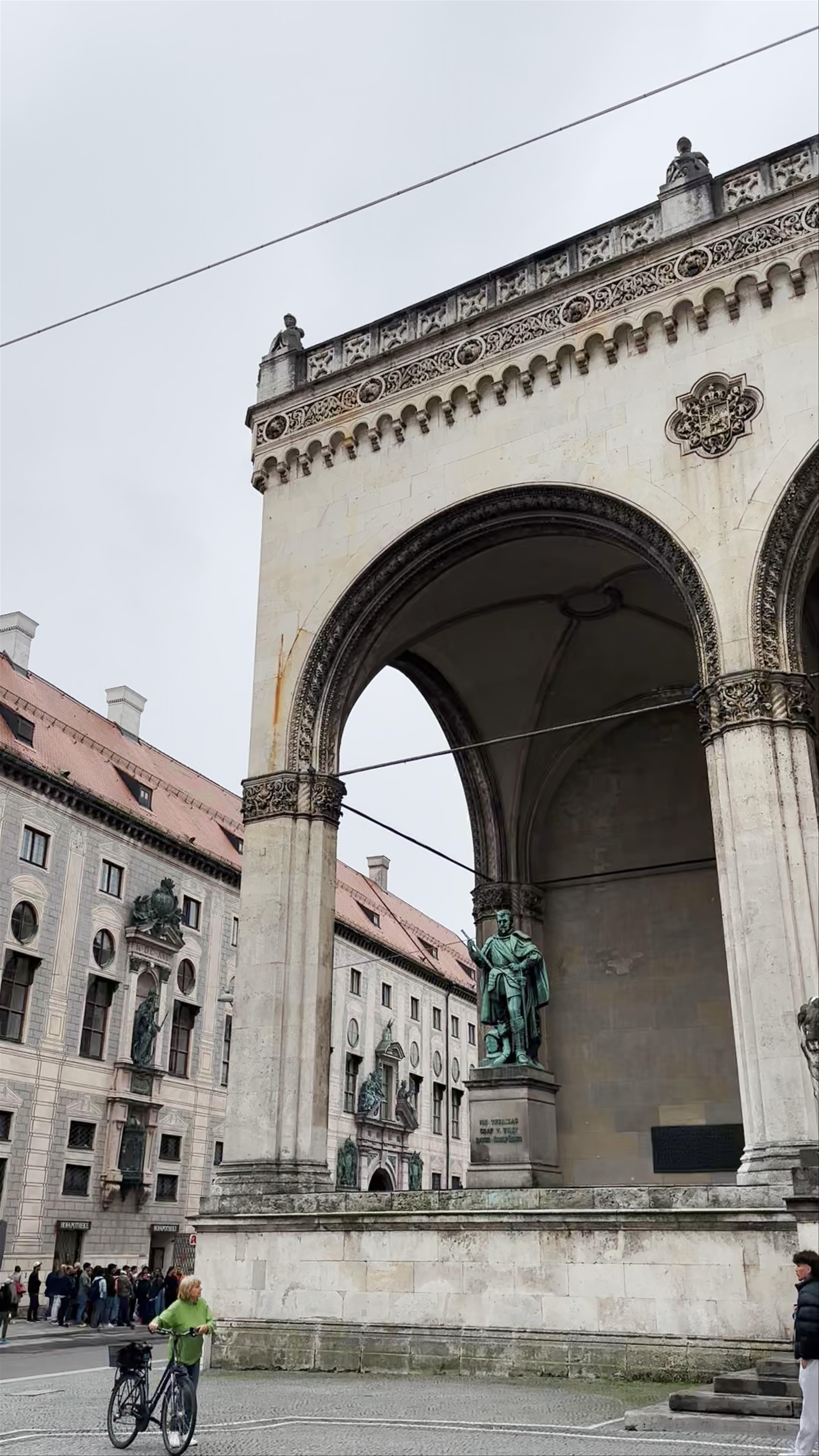 Feldherrnhalle: Historic Majesty in Munich's Altstadt-Lehel