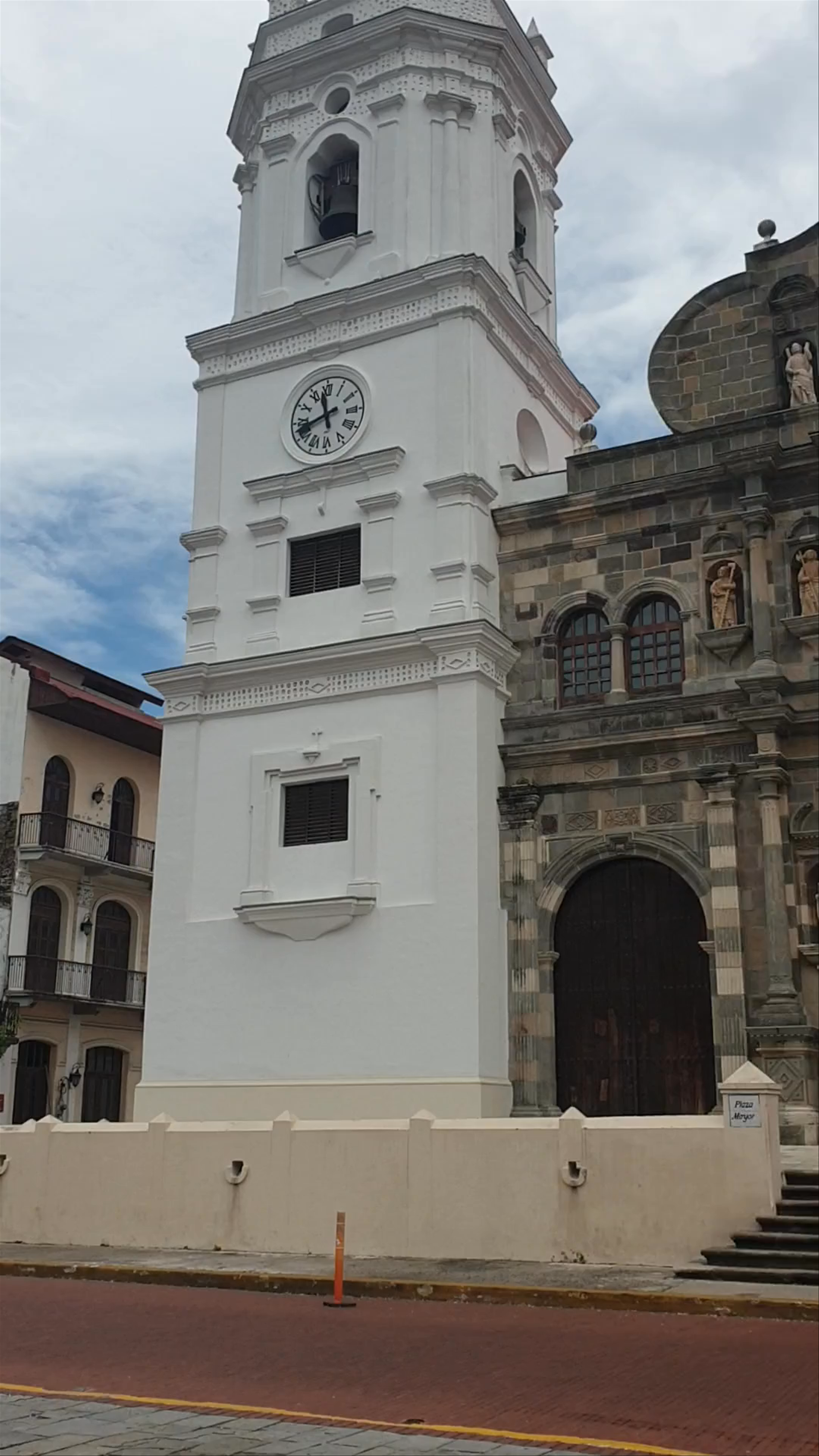 Exploring Plaza de la Independencia: Historic Heart of Panama City