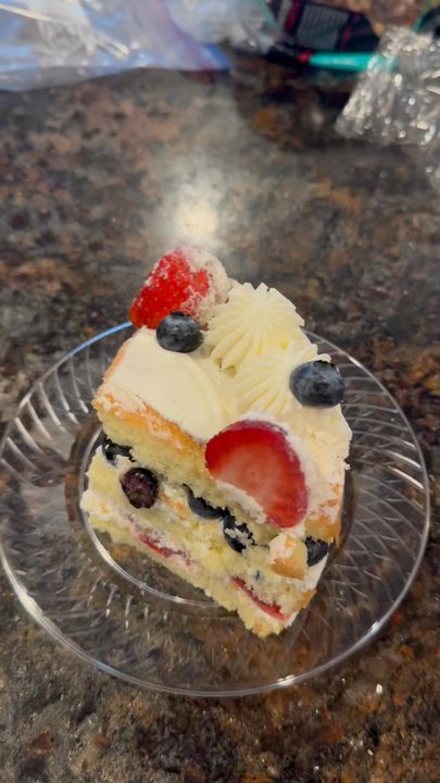 Paris Baguette - Clever bonus that comes with a cake purchased - Bakeries Near Me - Winter Park, Florida