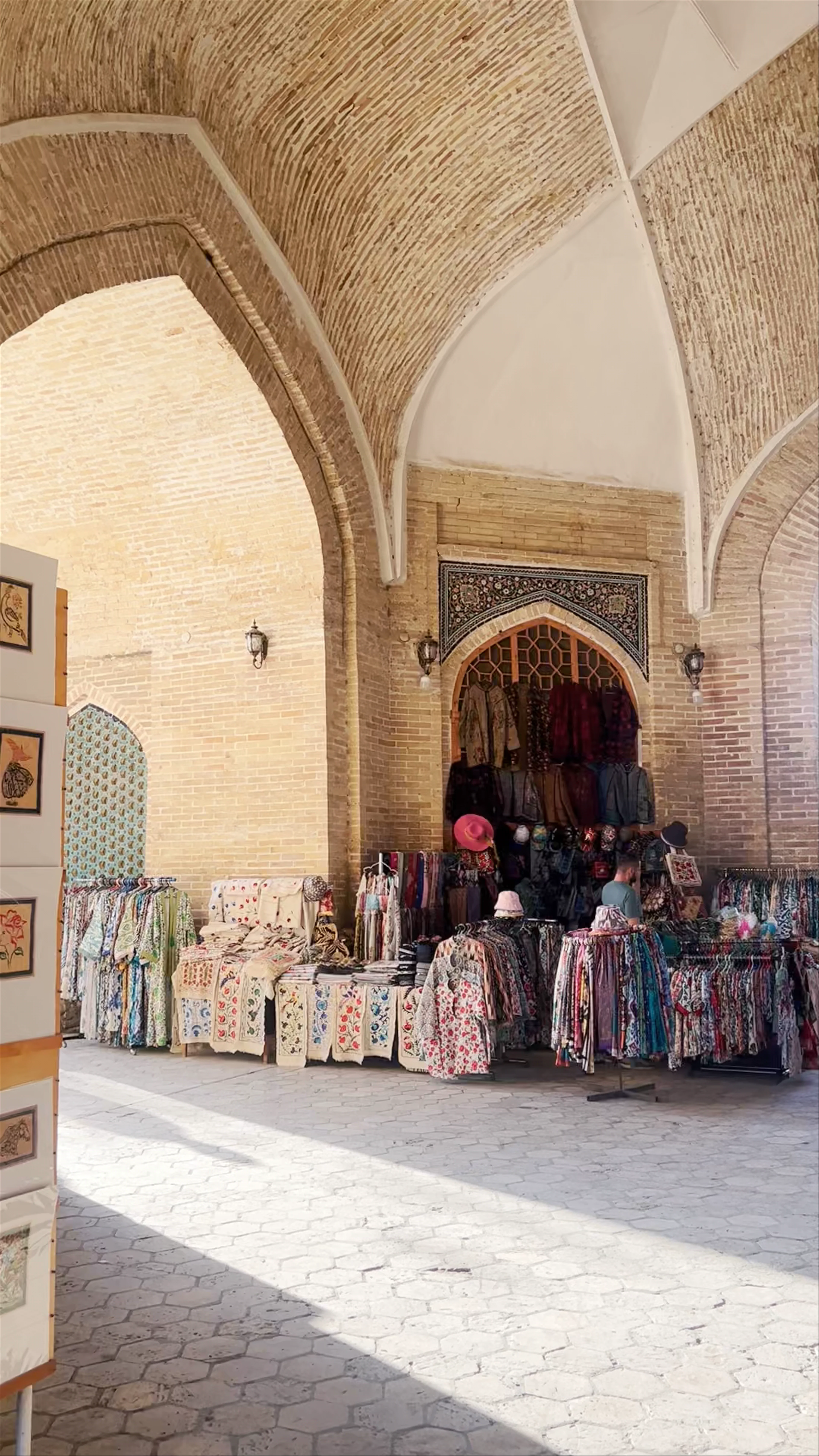 Toqi Telpakfurushon, Mehtar Ambar Street