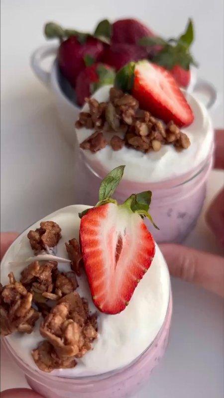 Strawberry Milkshake Chia Pudding