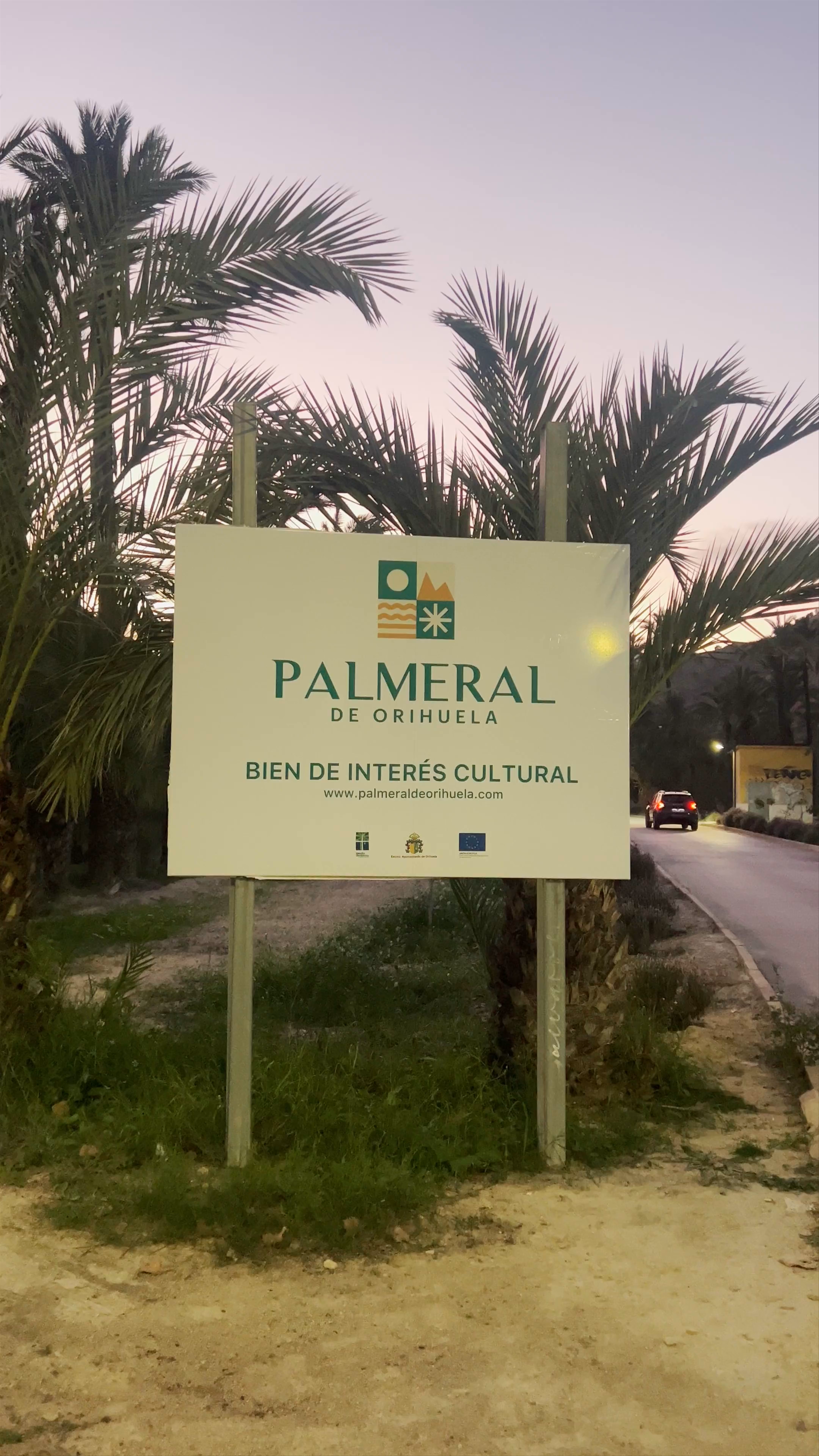 Palmeral de Orihuela: Sunset Stroll Through a Palm Oasis