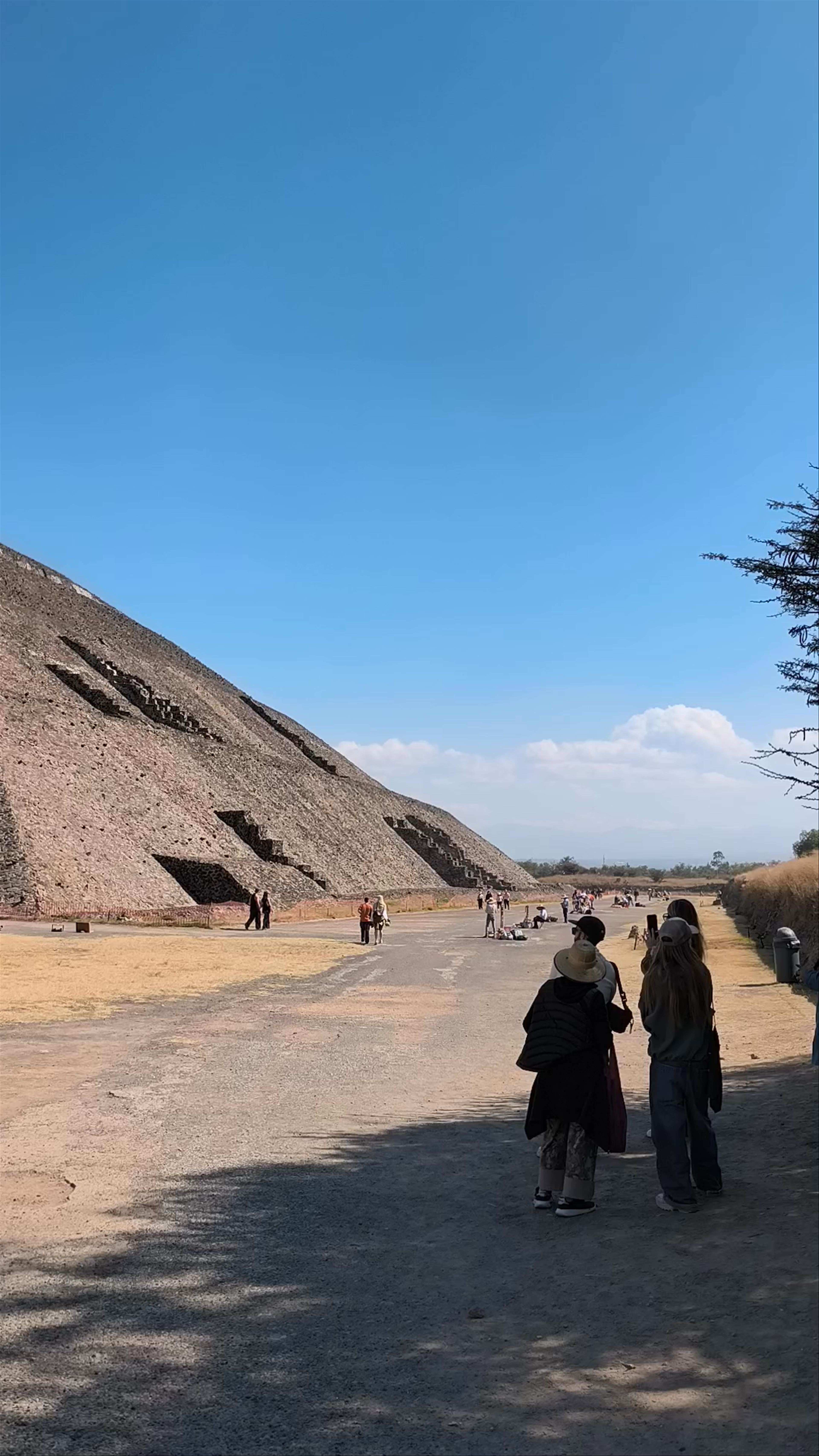 Exploring Pirámide del Sol in San Juan Teotihuacán: Ancient Wonders Unveiled
