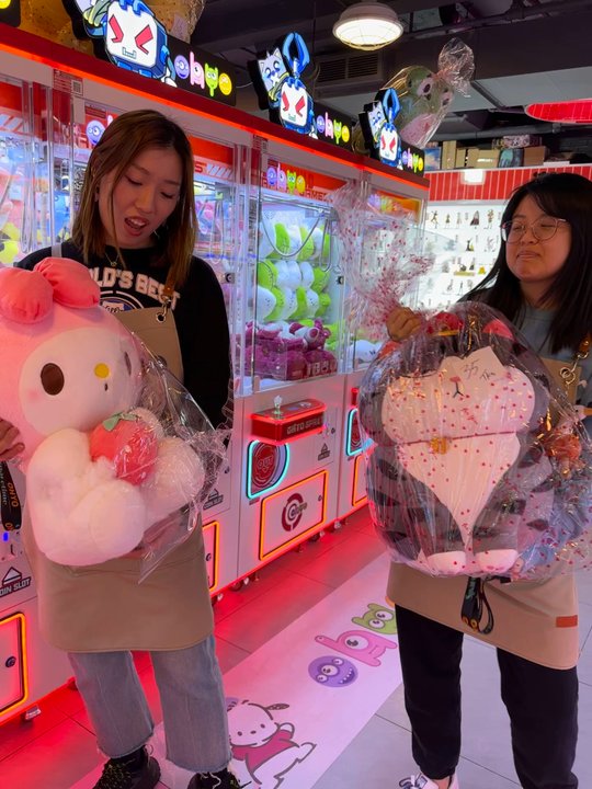 OHYO Spree - Hehe they were trying to help me decide which trade in to get - they're so fun and sweet!! - Arcades Near Me - Toronto, Ontario