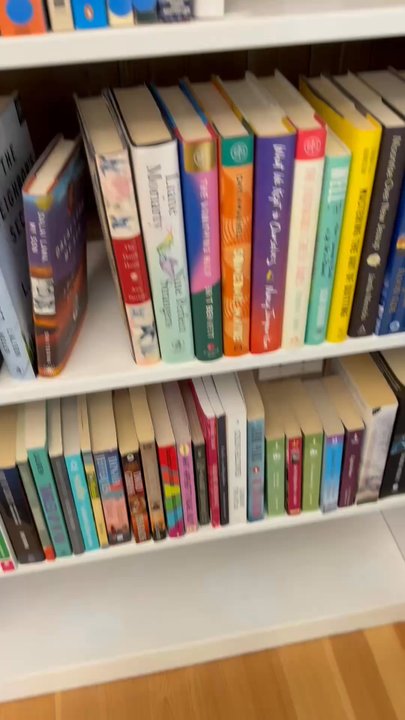 Calistoga Library - A mini well organized and easy to pay book shelf. - Libraries Near Me - Calistoga, California