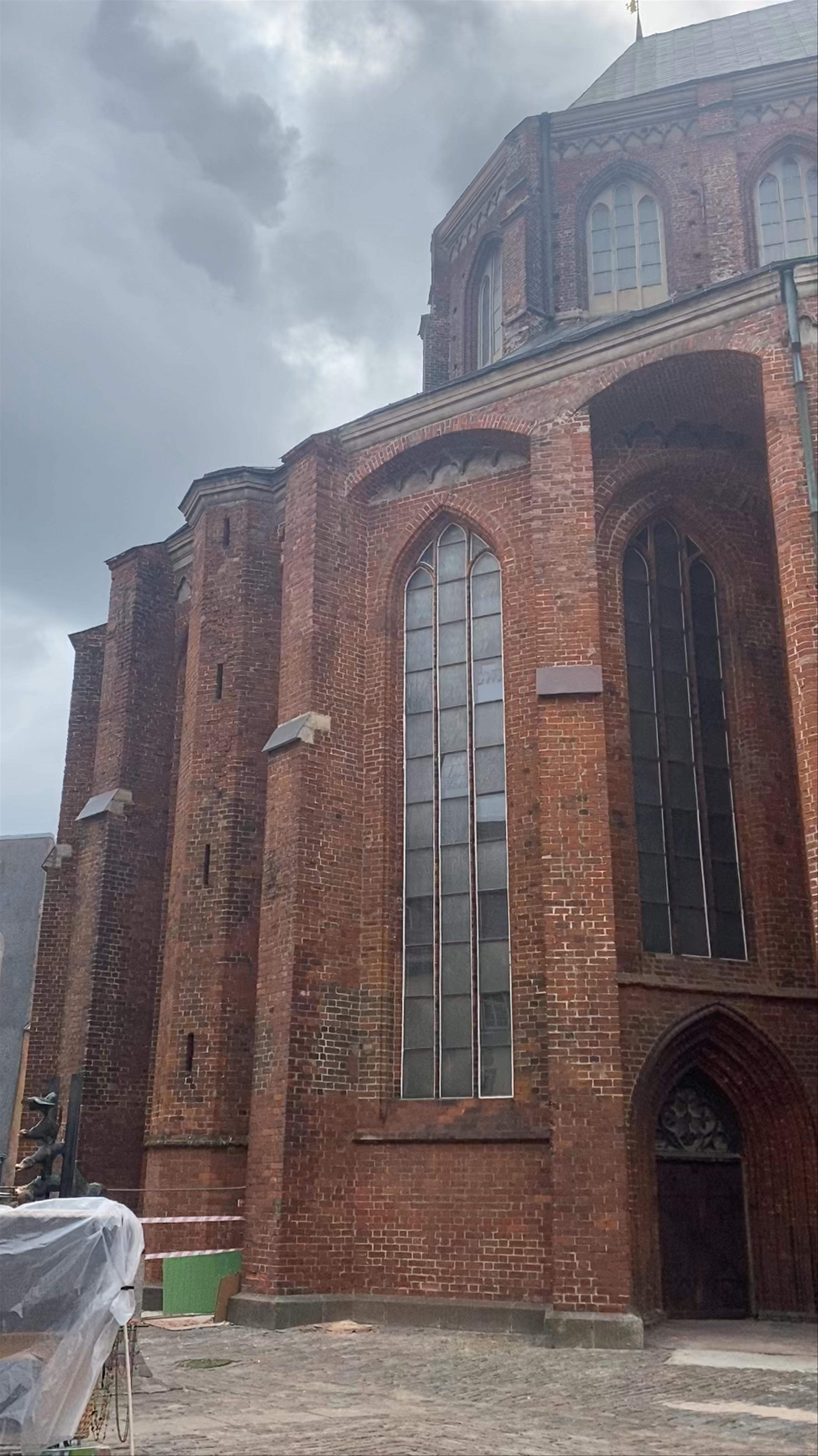 Iglesia de San Pedro: Gothic Grandeur in Riga's Central District