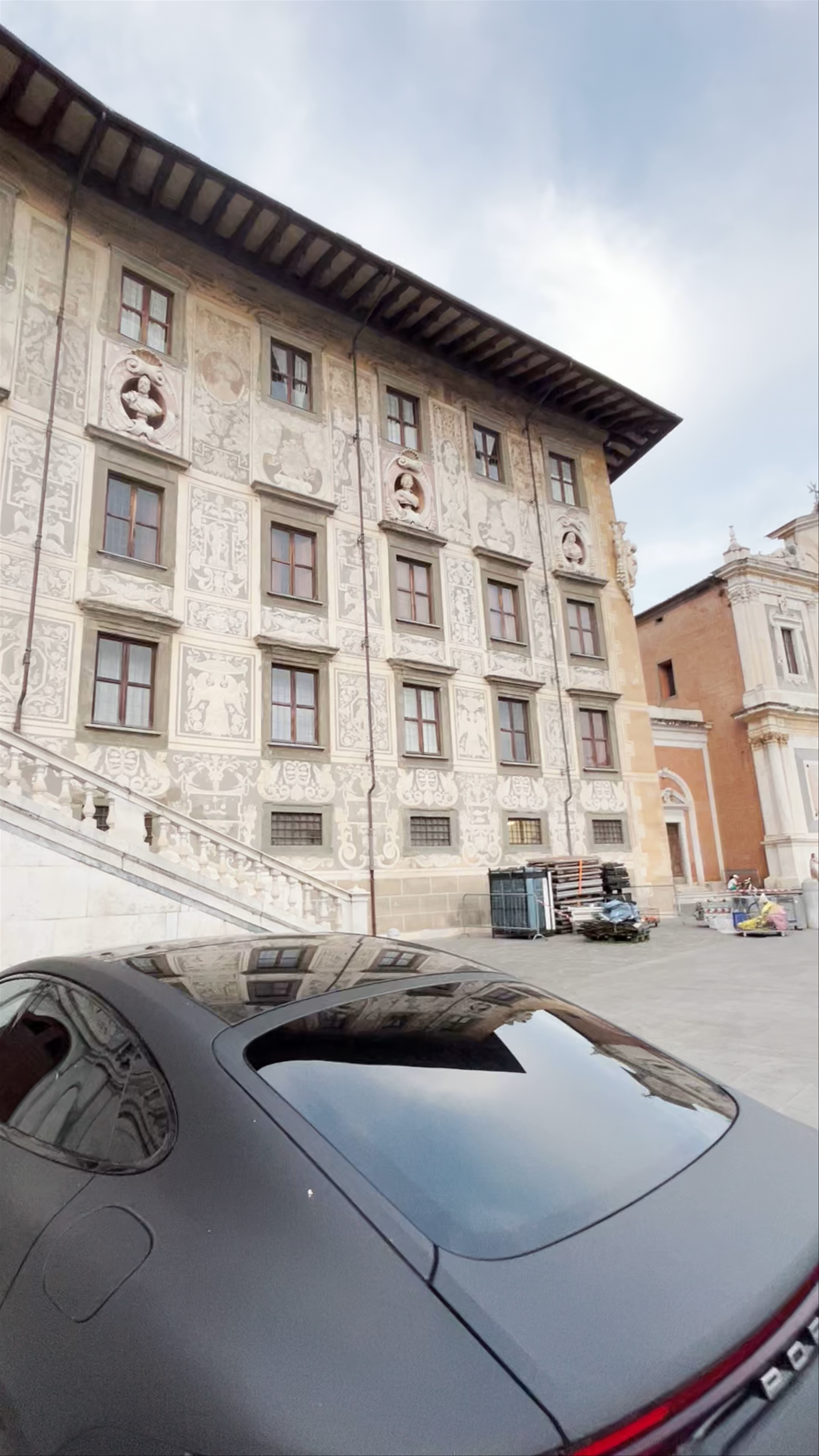 Palazzo della Carovana: Renaissance Splendor in Pisa's Piazza dei Cavalieri