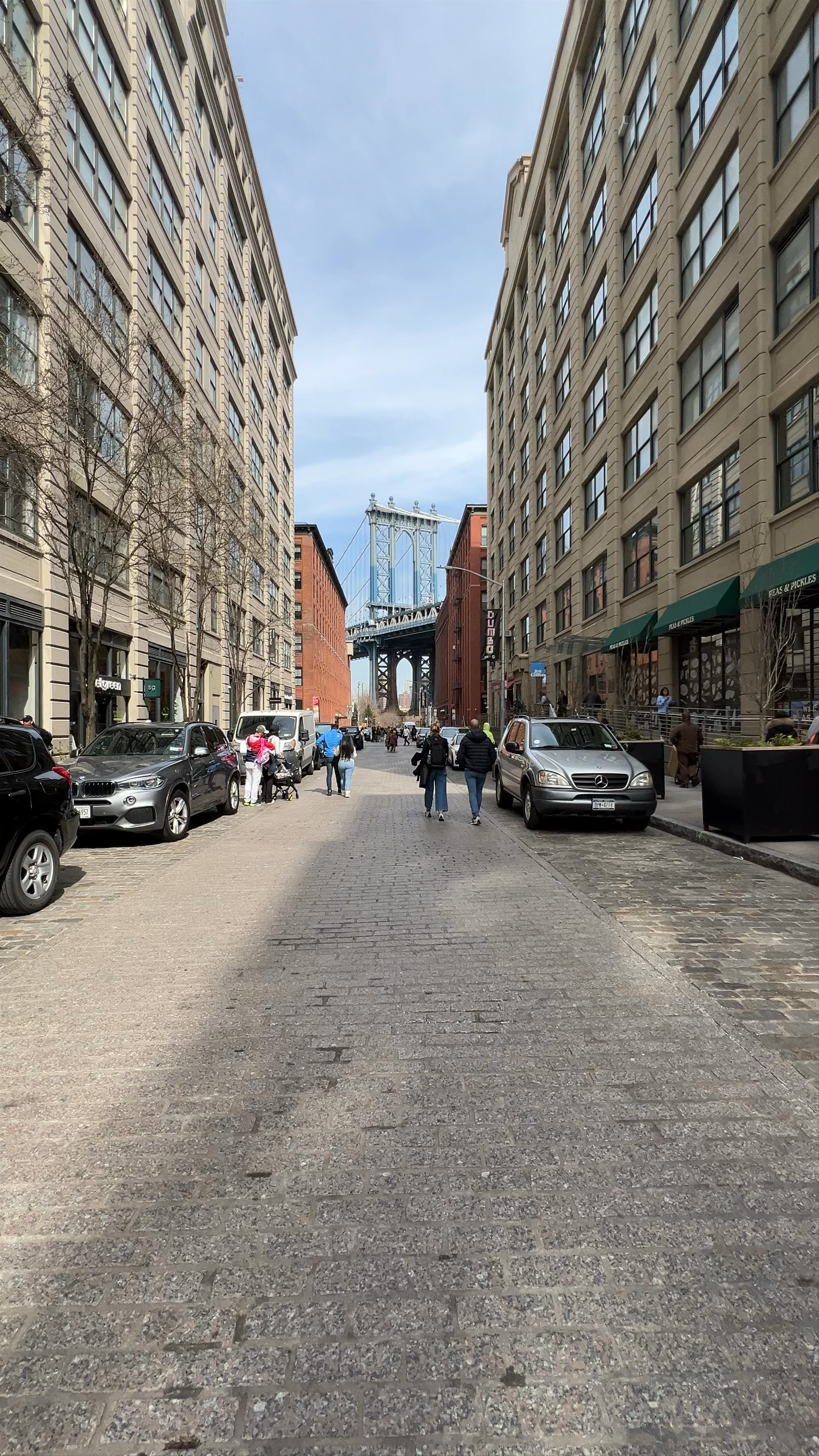 DUMBO Manhattan Bridge View: Iconic Brooklyn Streetscape