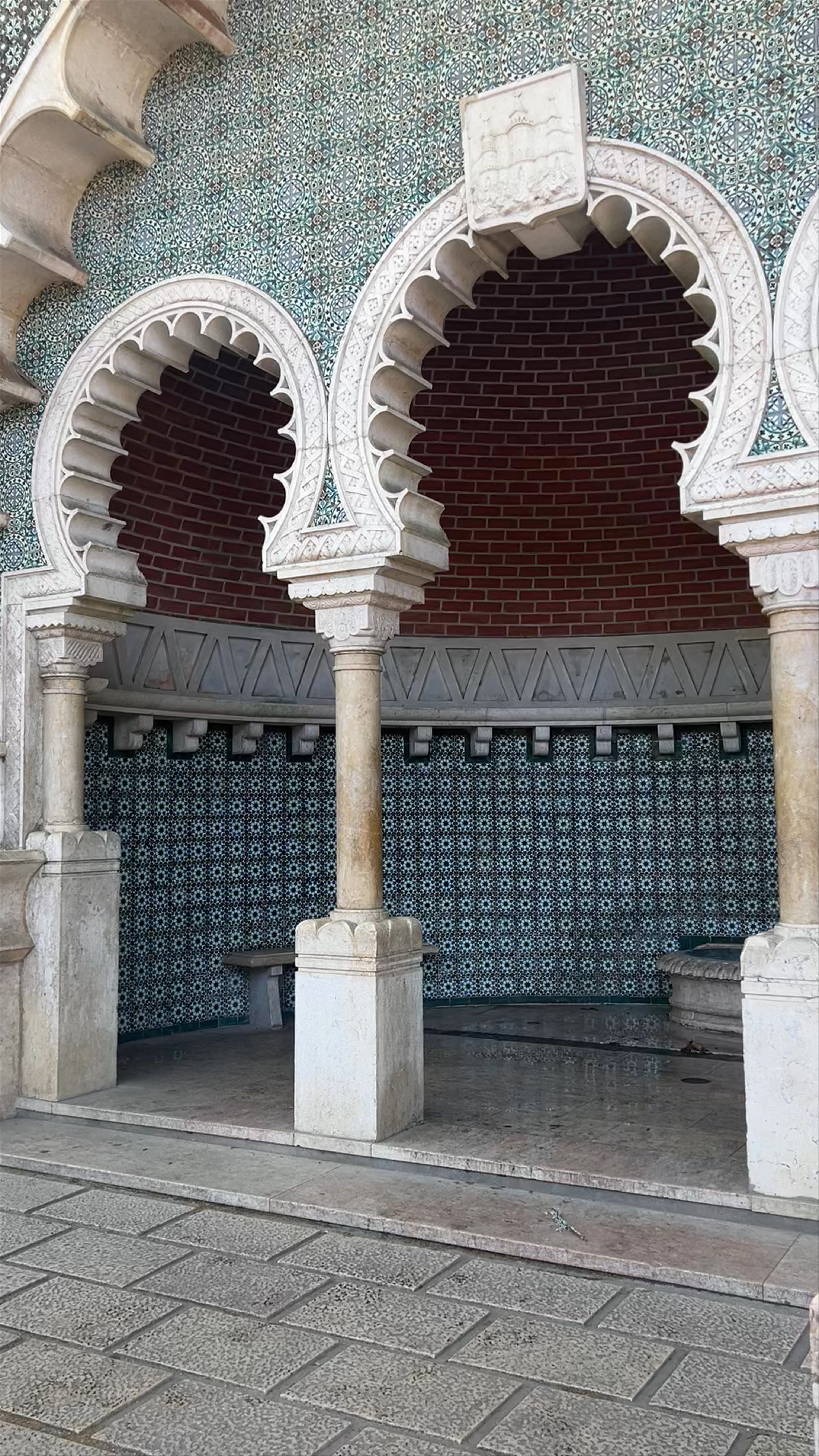 Fonte Mourisca: Moorish Architectural Beauty in Sintra, Portugal