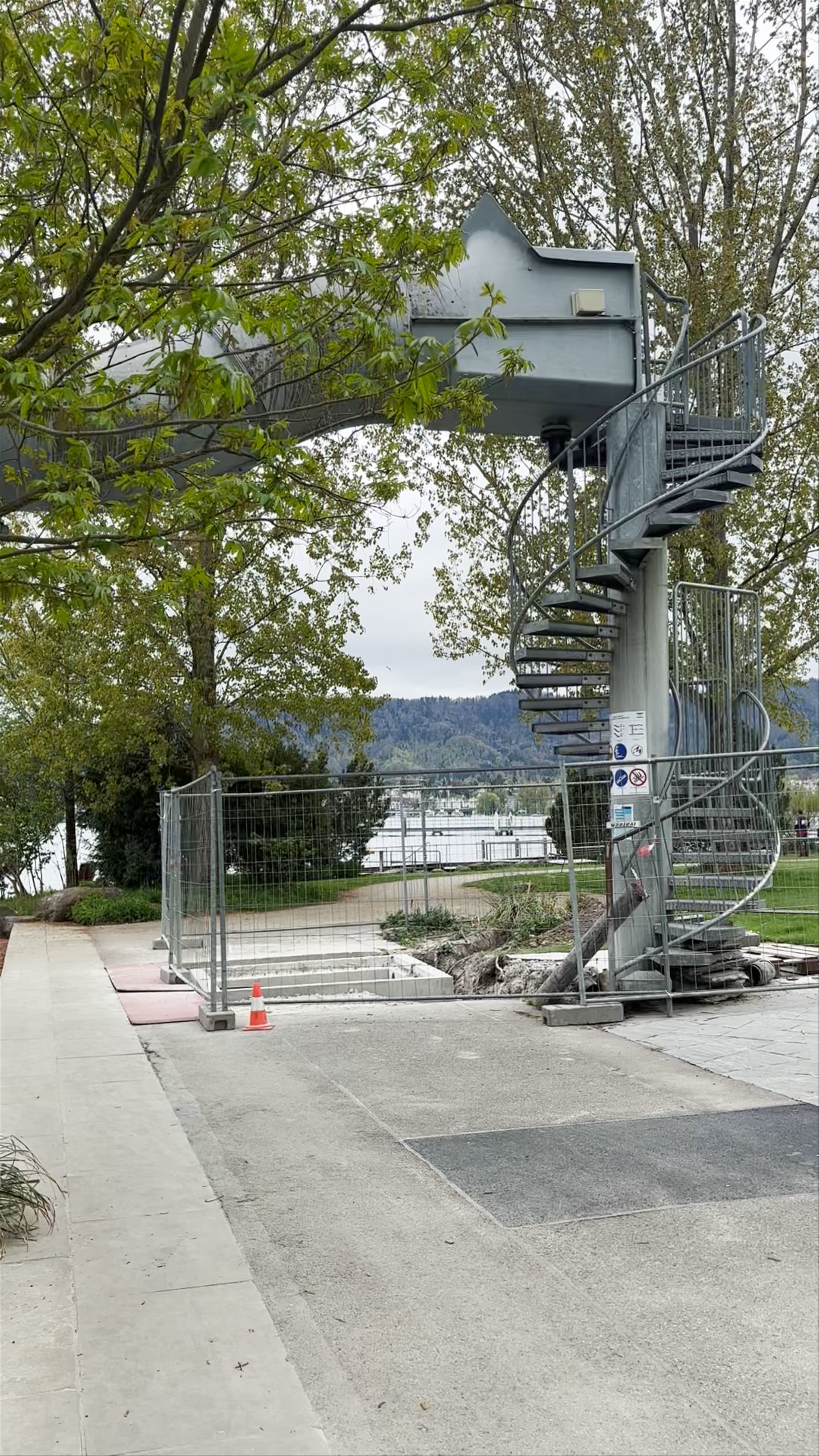 Zürichsee Kreisel: Lakeside Spiral Slide Adventure in Zürich