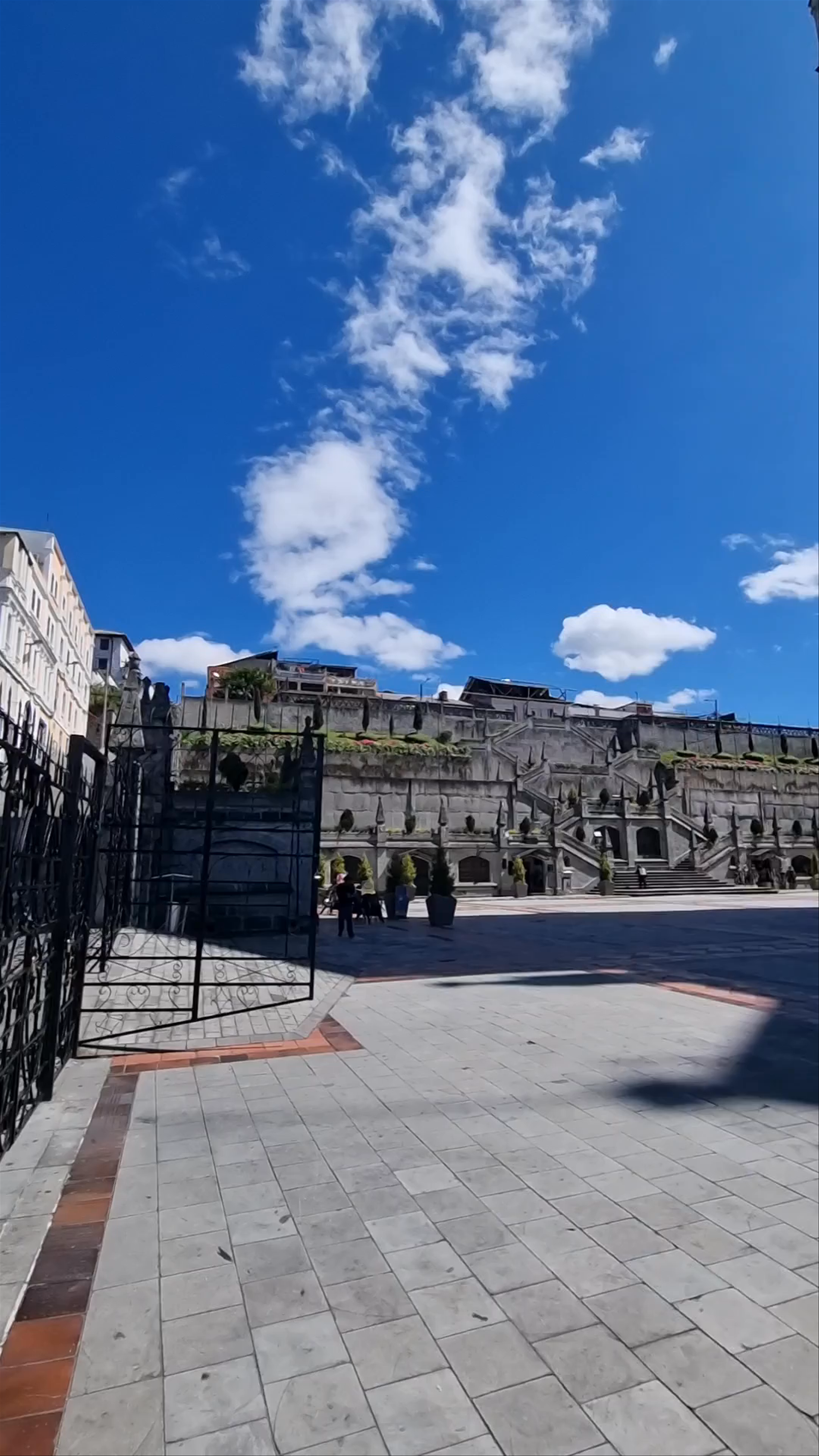 Basílica del Voto Nacional: Majestic Gothic Landmark in Quito