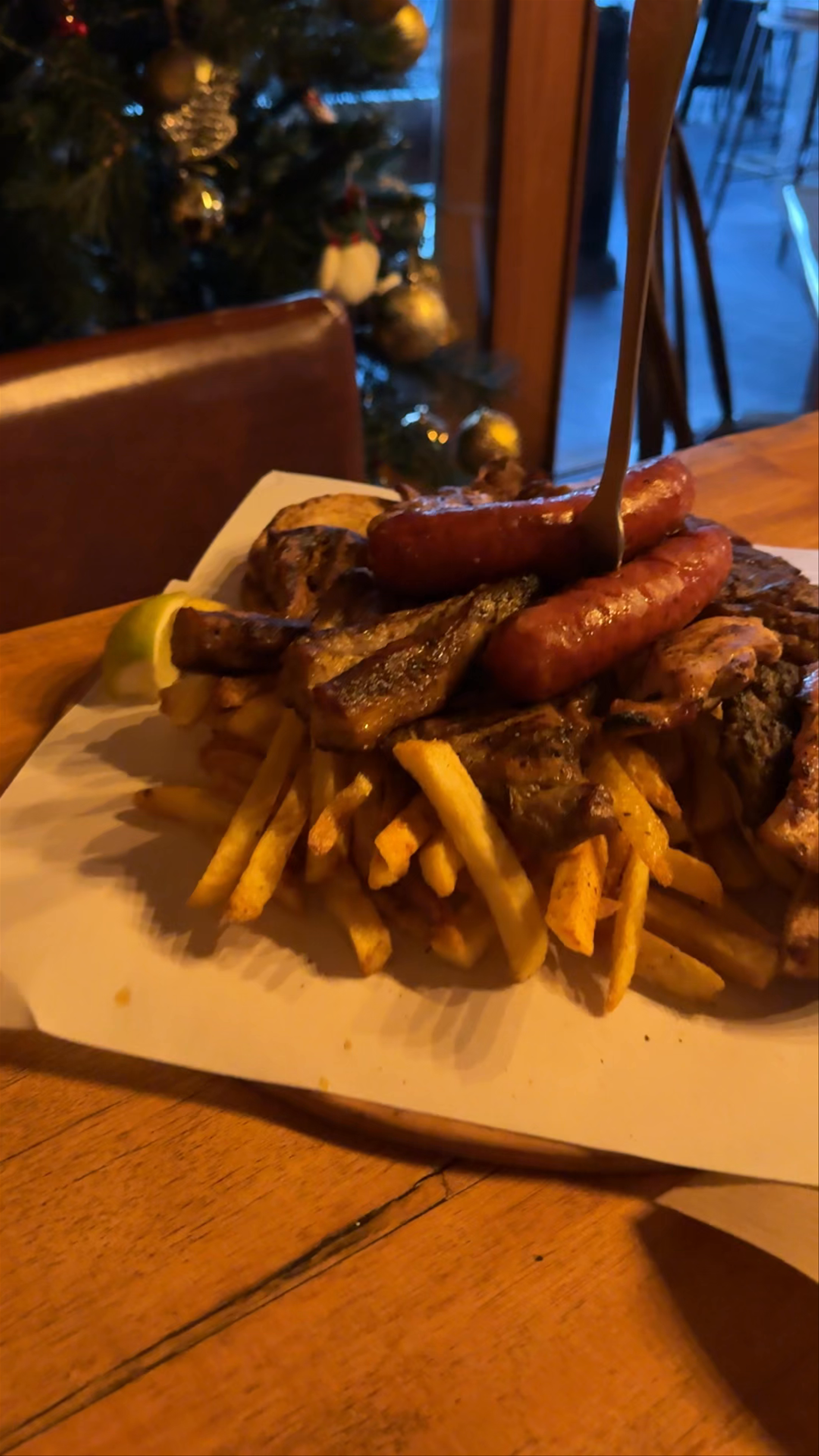 7Monks Beer Garden: Cozy Evening Feast in Argyroupoli, Greece