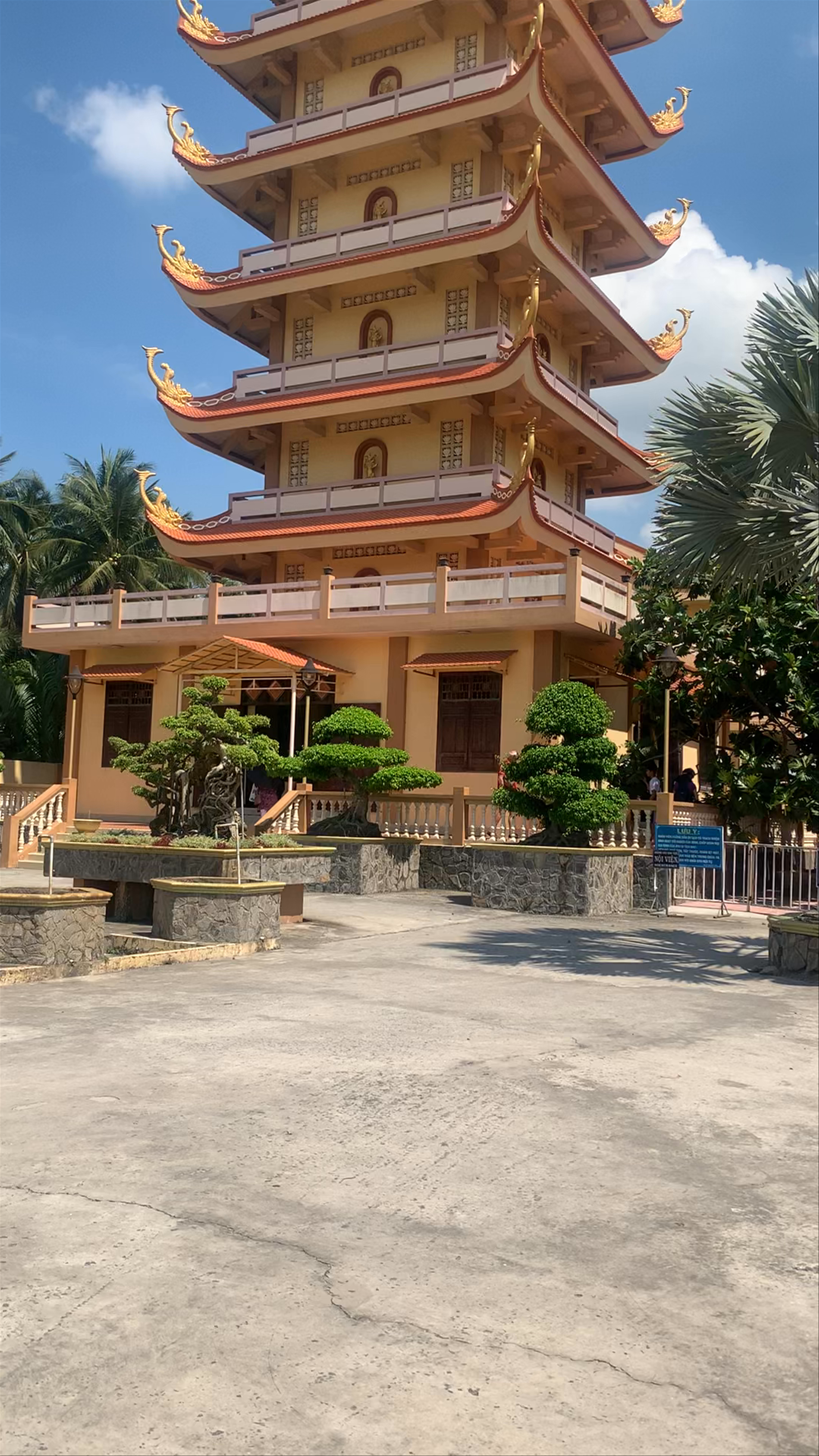 Reclining Buddha statue