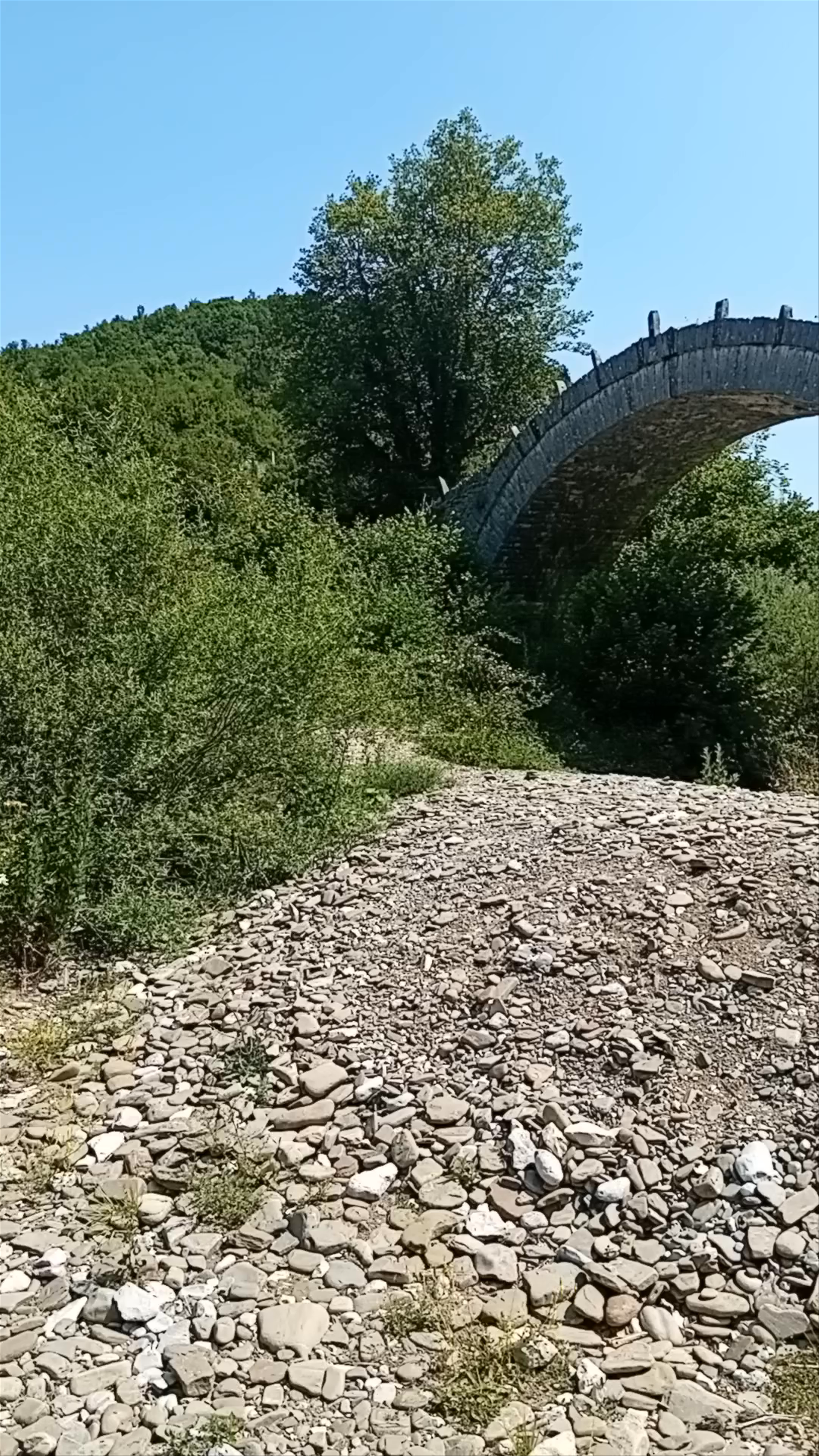 Plakidas Bridge: Timeless Stone Arch in the Heart of Kipi, Greece