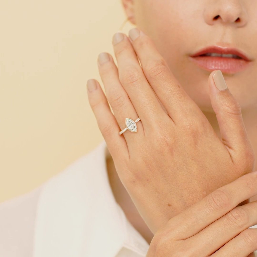 The Signature Bezel | Marquise | 18k | Yellow Gold | bandAccent: Pavé | diamondOrientation: vertical | caratWeight: other