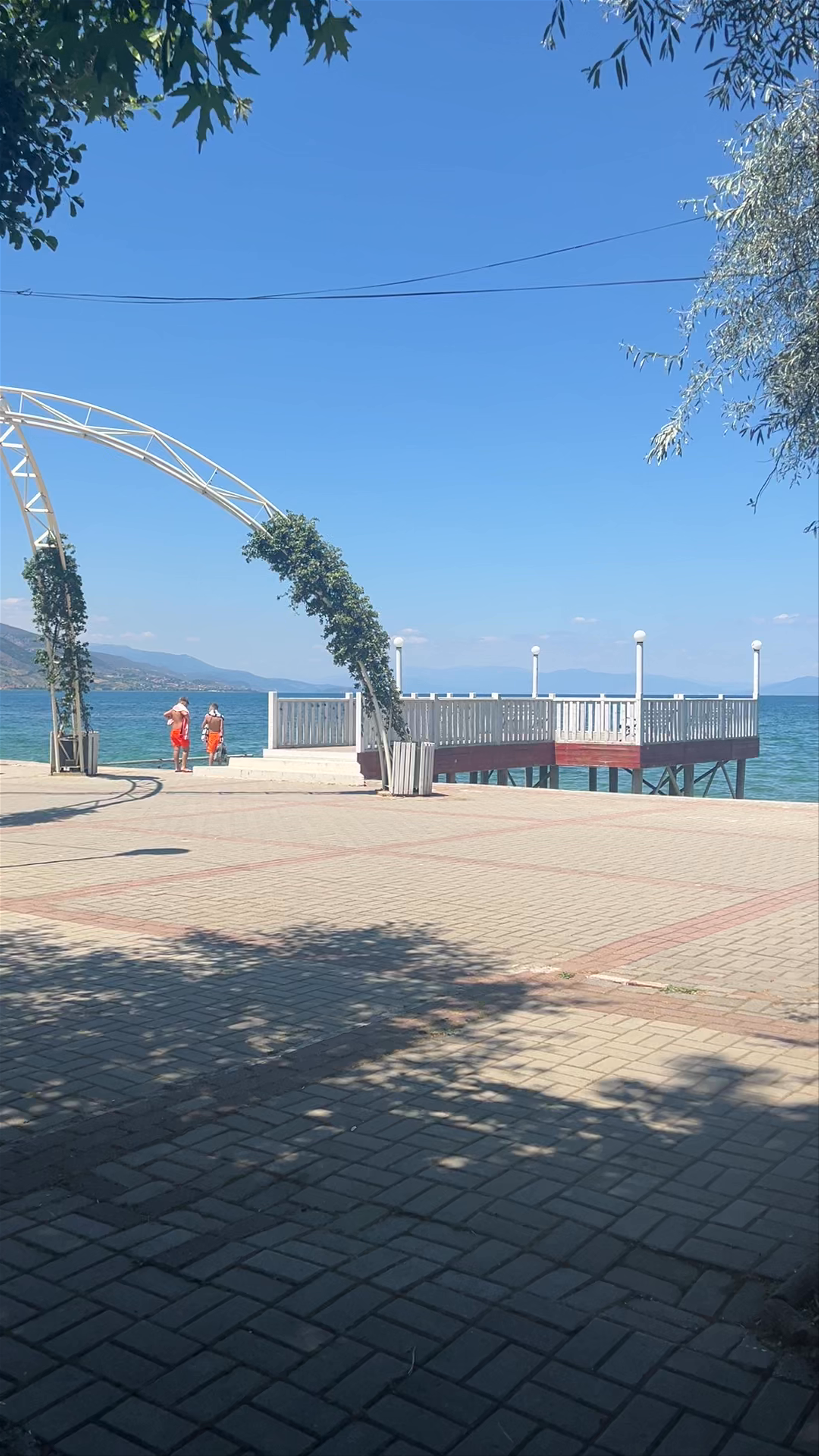 Sheshi Odeoni: Sunny Lakeside Stroll in Pogradec