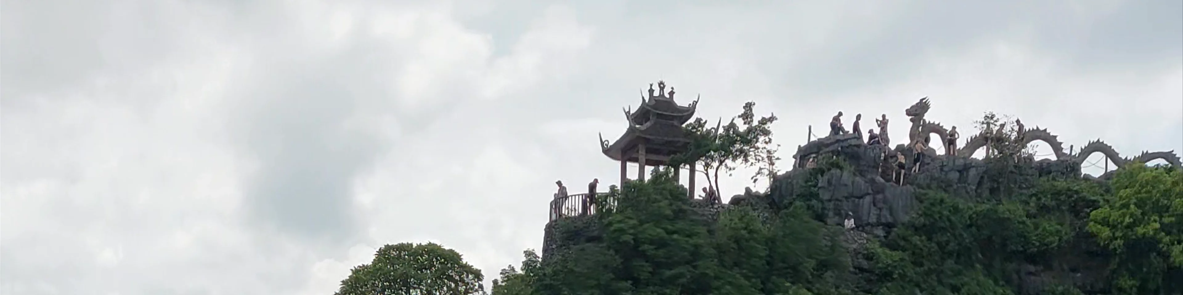 Núi Ngoạ Long (Lying Dragon Mountain)