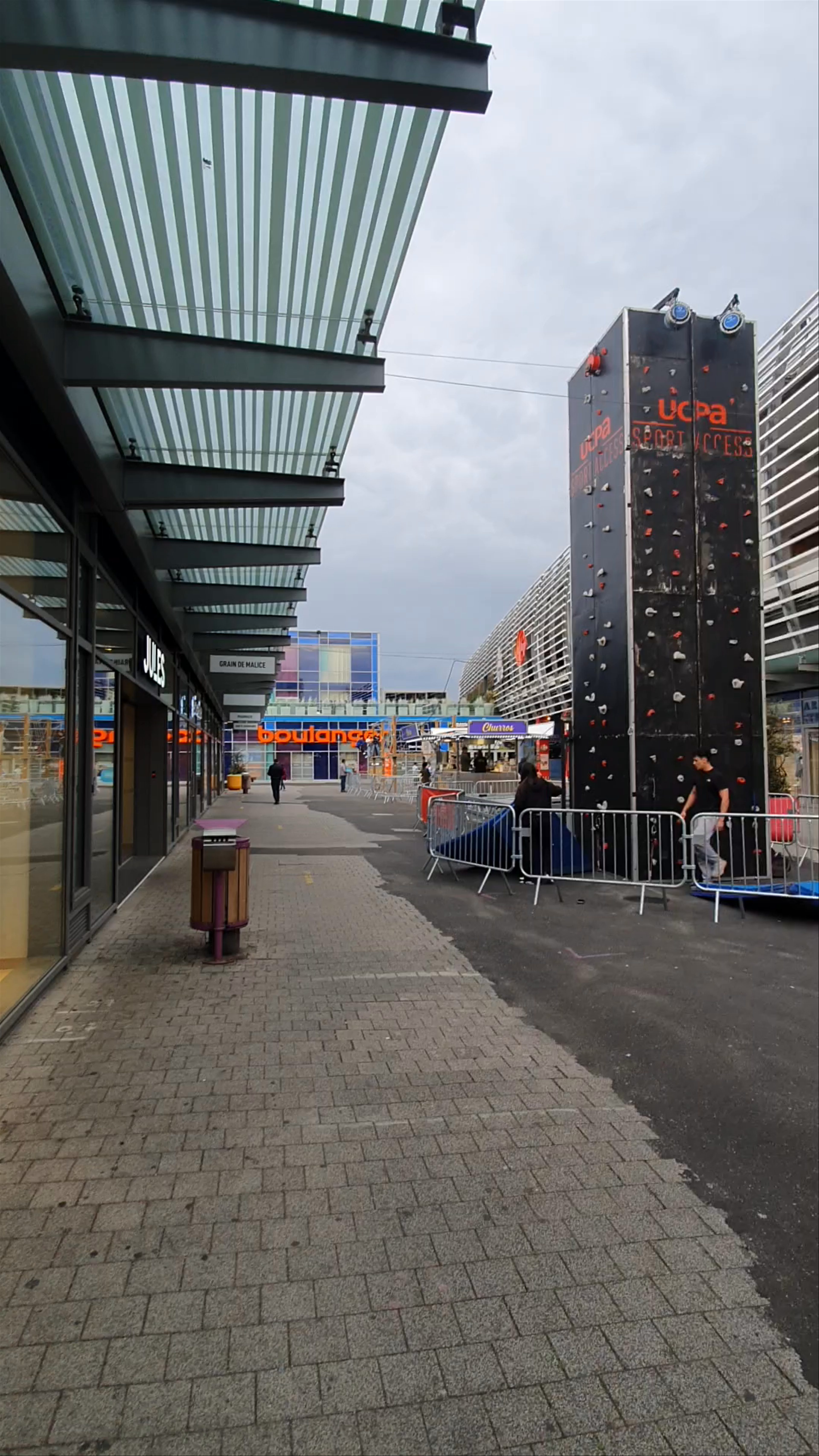 Exploring Carré de Soie: Urban Shopping & Adventure Hub in Vaulx-en-Velin