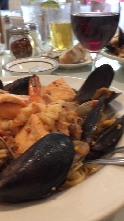 Emilio's Trattoria - A wonderful late lunch, early dinner @ Emilio's Trattoria "Pescatore Con Linguine" - Italian Near Me - Encino, California