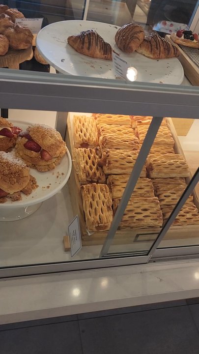 Paris Baguette - Bakeries Near Me - Edmonton, Alberta