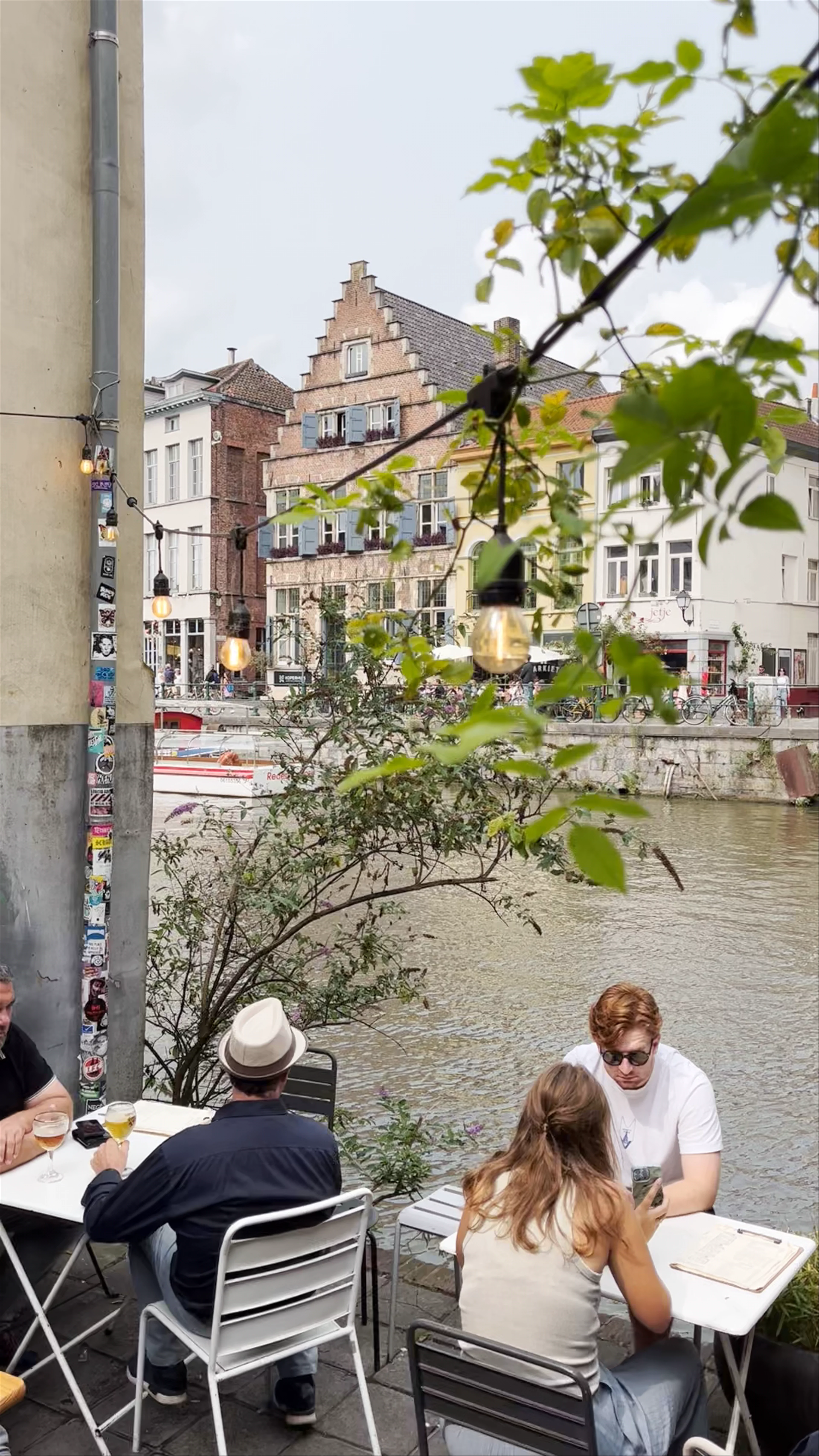 Barrazza café, Hoefslagstraatje