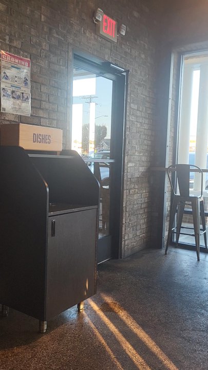 Smashburger - Seating - Burgers Near Me - Lindenhurst, New York