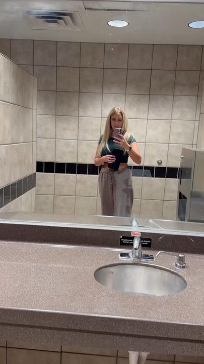 QuikTrip - Gnats in the air, toilets and everywhere - Convenience Stores Near Me - Duncanville, Texas