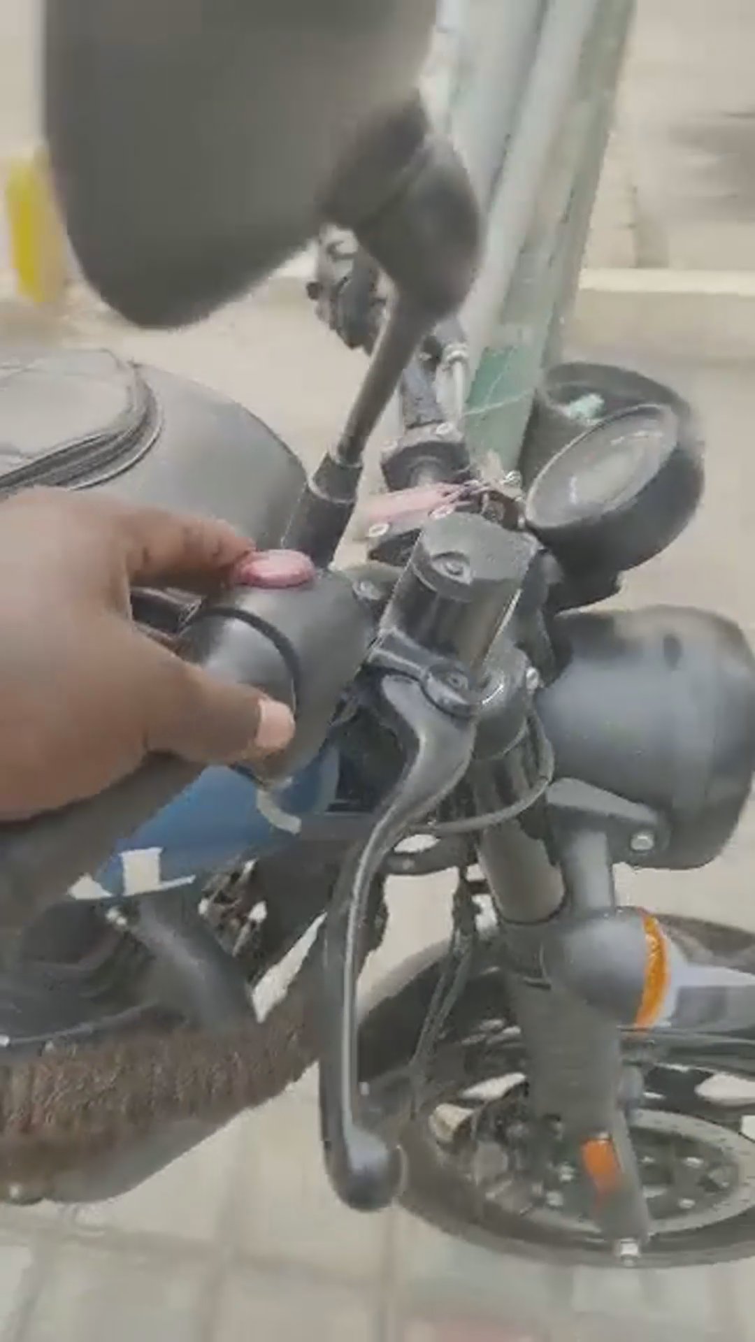 Walk-around video thumbnail