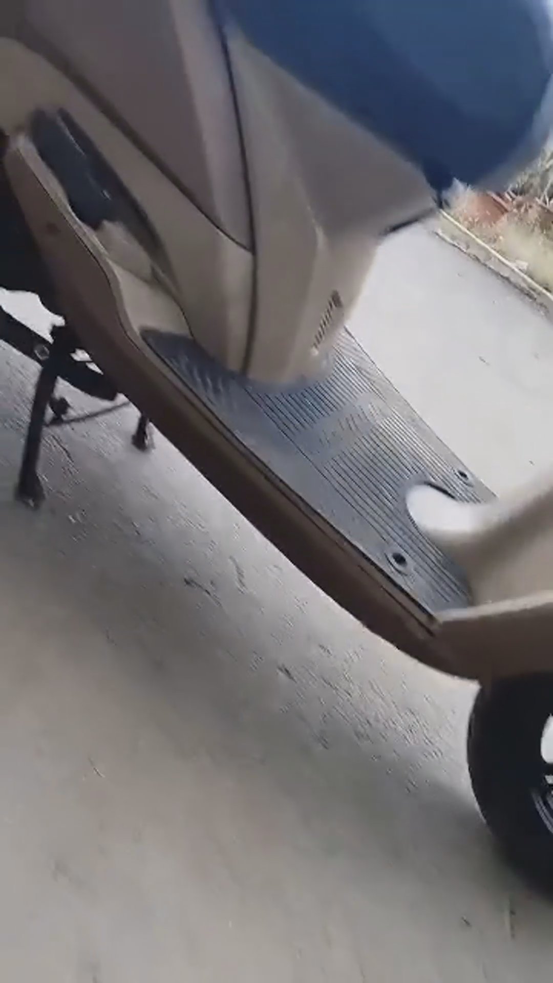Walk-around video thumbnail