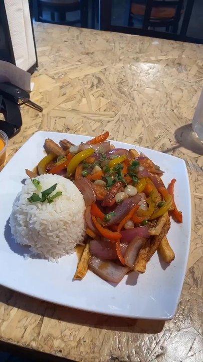 Takatis - El mejor restaurante Peruano,Y para veganos,vegetarianos también tienen opciones lo recomiendo si quieren sentir el verdadero sazón Peruano - Peruvian Near Me - Van Nuys, California