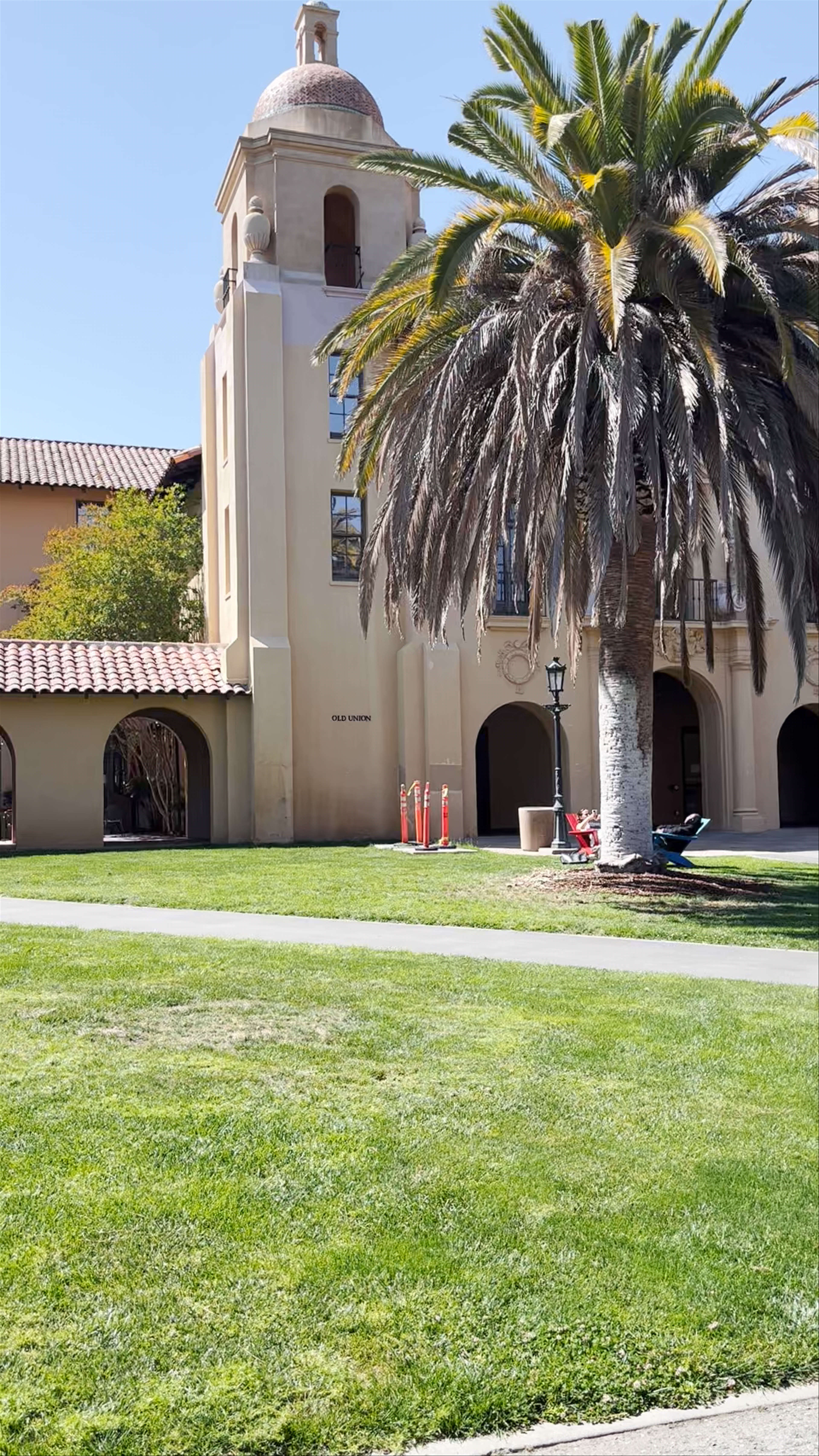 Old Union Fountain at Stanford University: A Serene Californian Campus Icon