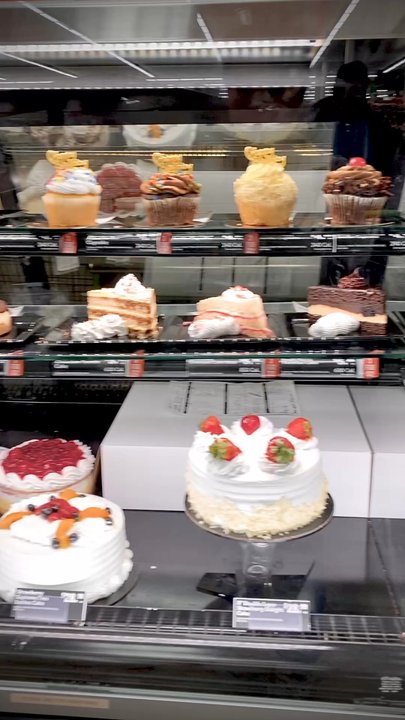 Save Mart - Lovely cakes at the bakery - Grocery Near Me - reno, Nevada