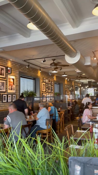 Bobby's Hideaway - Ambiance - Breakfast & Brunch Near Me - Mississauga, Ontario