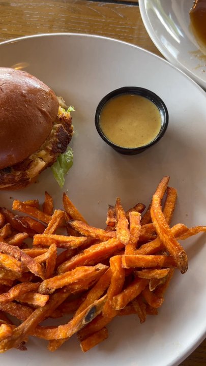 Backstreets Grill - Lump Crab Cake Sandwich - New American Near Me - Columbia, South Carolina