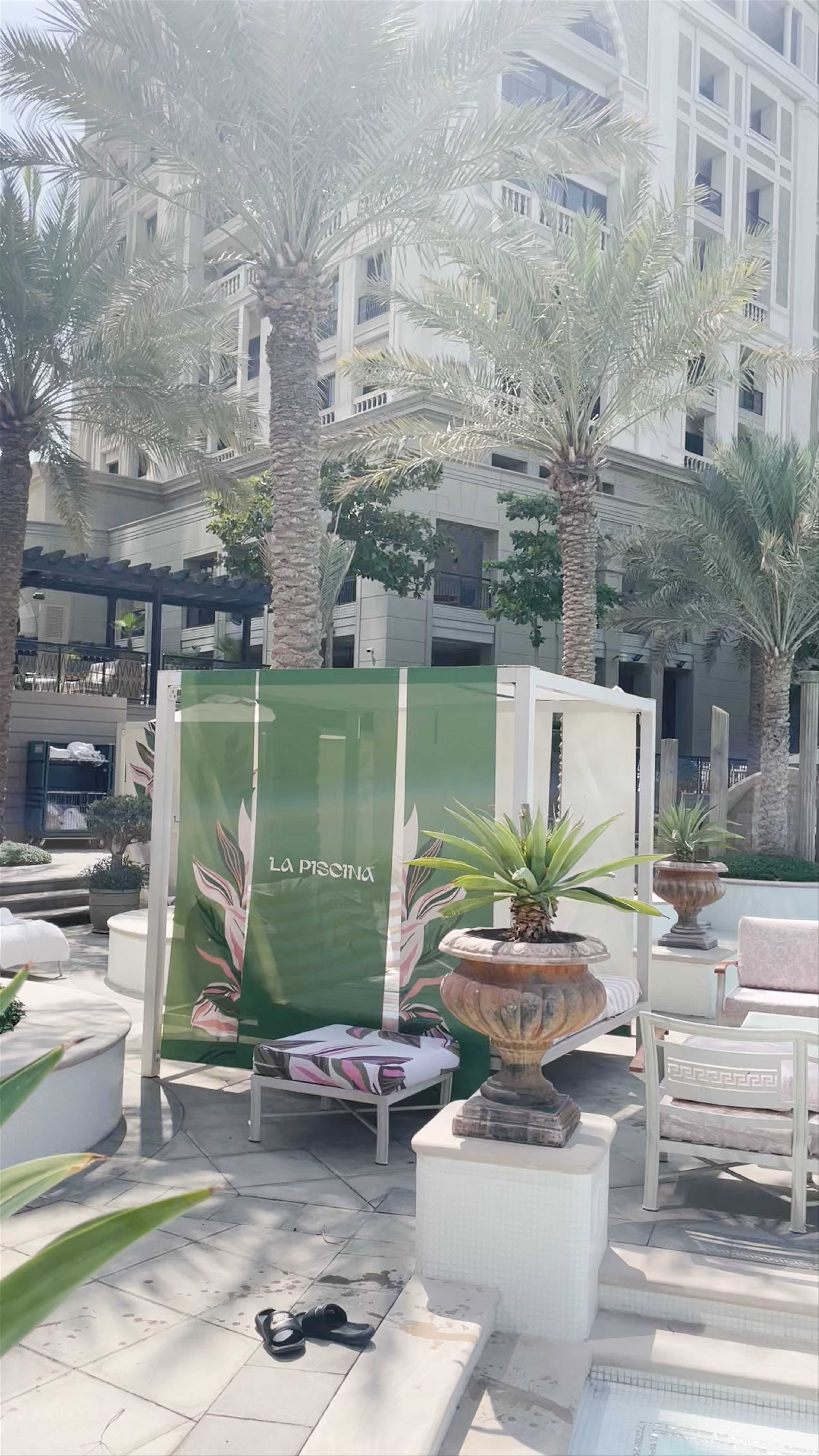 La Piscina by Palazzo Versace: Luxurious Poolside Serenity in Dubai