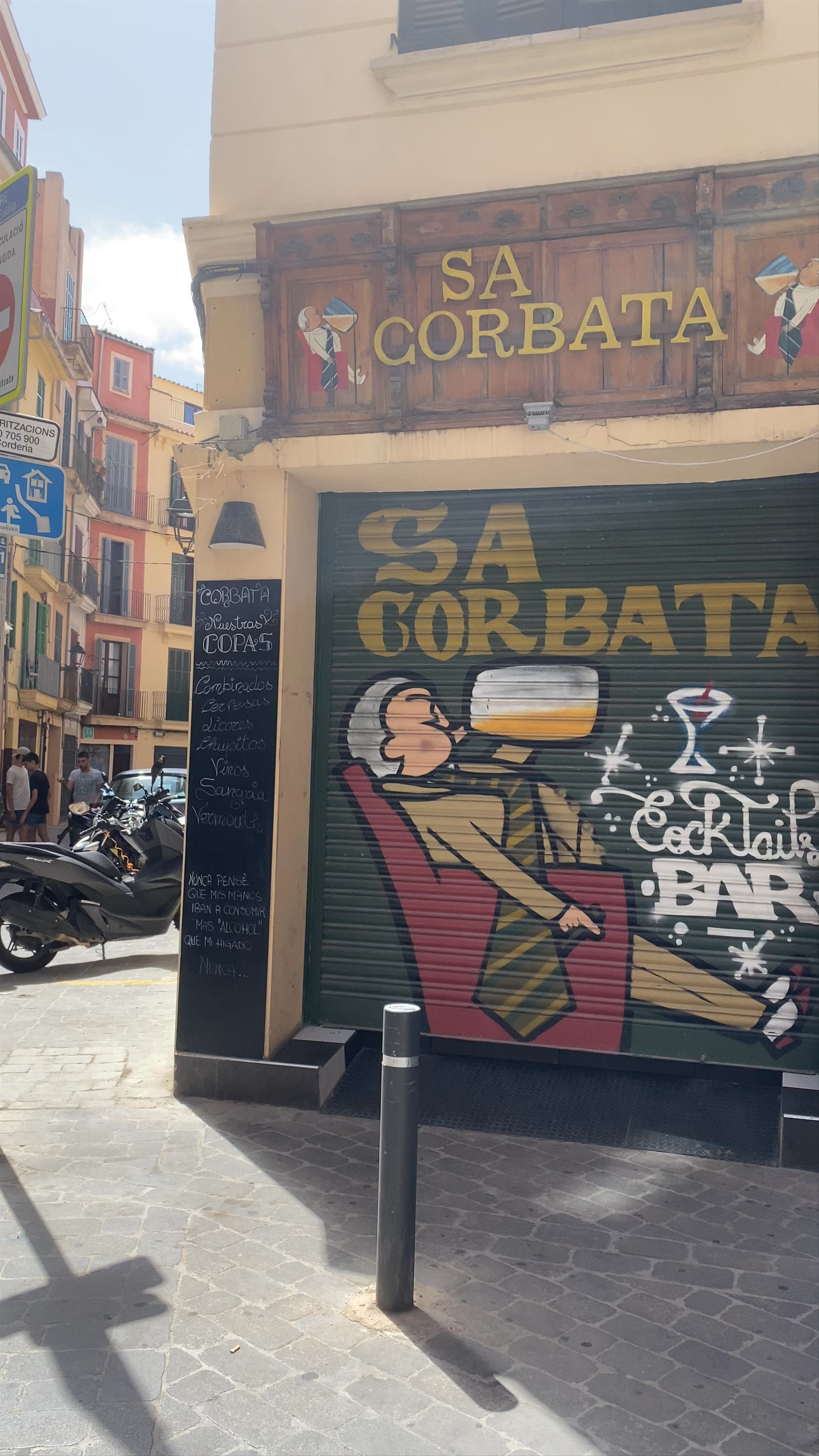 Sa Corbata Cocktail Bar: A Colorful Corner in Palma
