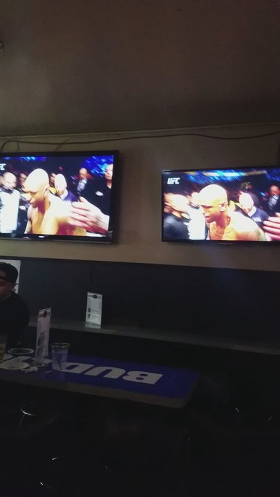 Café Anasia - Clear big screen TV everywhere. Perfect place to watch Sports and UFC. - Sports Bars Near Me - Honolulu, Hawaii