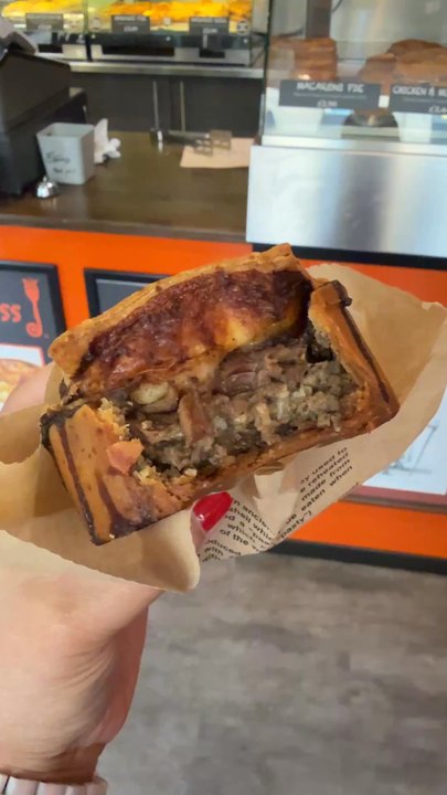 The Piemaker - Inside the steak and haggis pie - Fast Food Near Me - Edinburgh, EDH